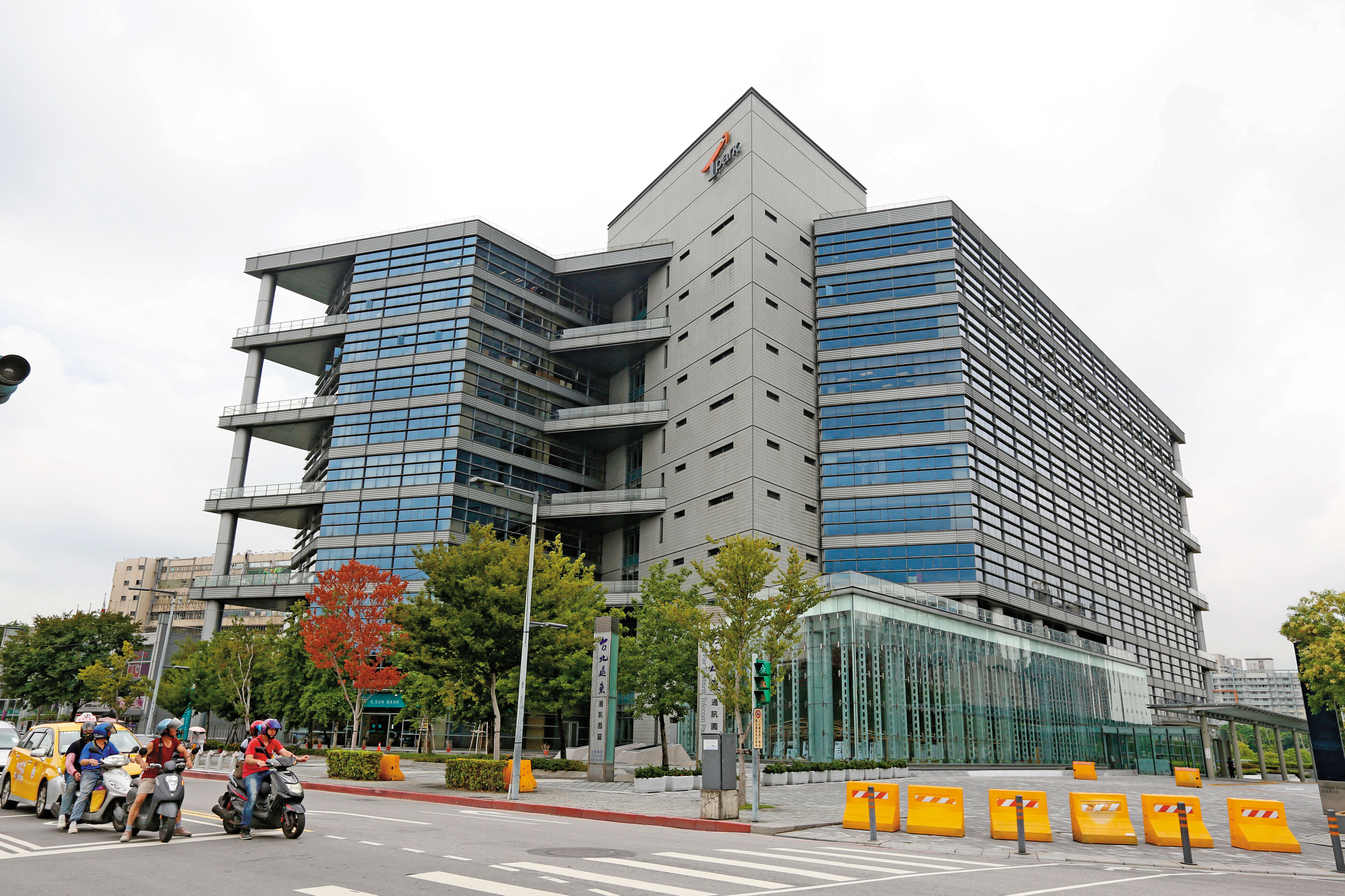 談及新北產業，侯友宜說，電商龍頭亞馬遜雲端服務將在遠東通訊園區（圖）打造聯合創新中心，未來板橋可做雲端運算中心。
