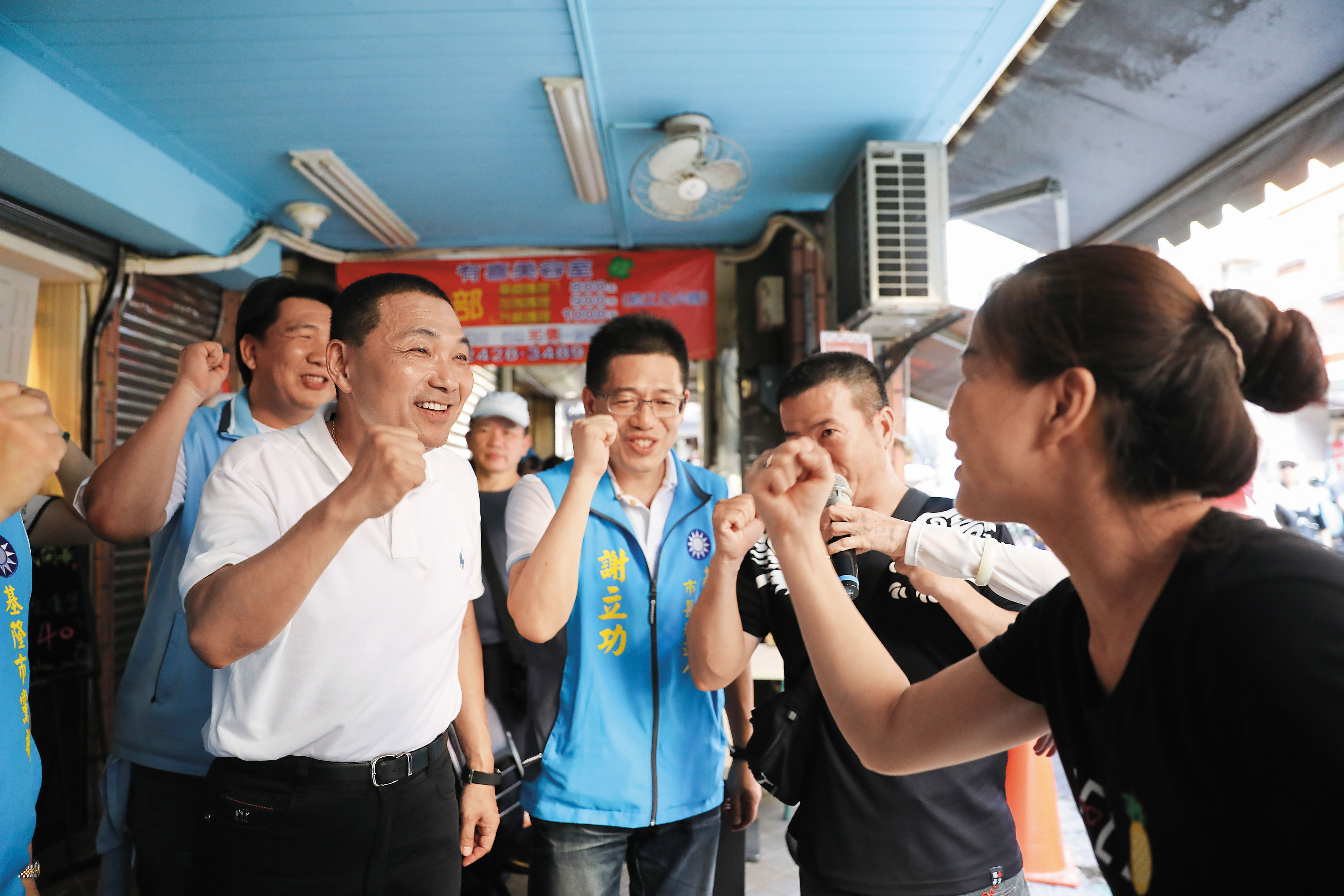 侯友宜成為國民黨2018領頭羊，各縣市長候選人都搶著找他輔選，侯上週剛到基隆力挺市長參選人謝立功。（侯友宜選辦提供）