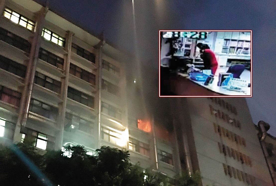 8月13日4點28分28秒，7樓監視器拍到火警發生時，護理人員依循醫院機制打電話向總機通報，然而電話卻無人接聽。（翻攝畫面）