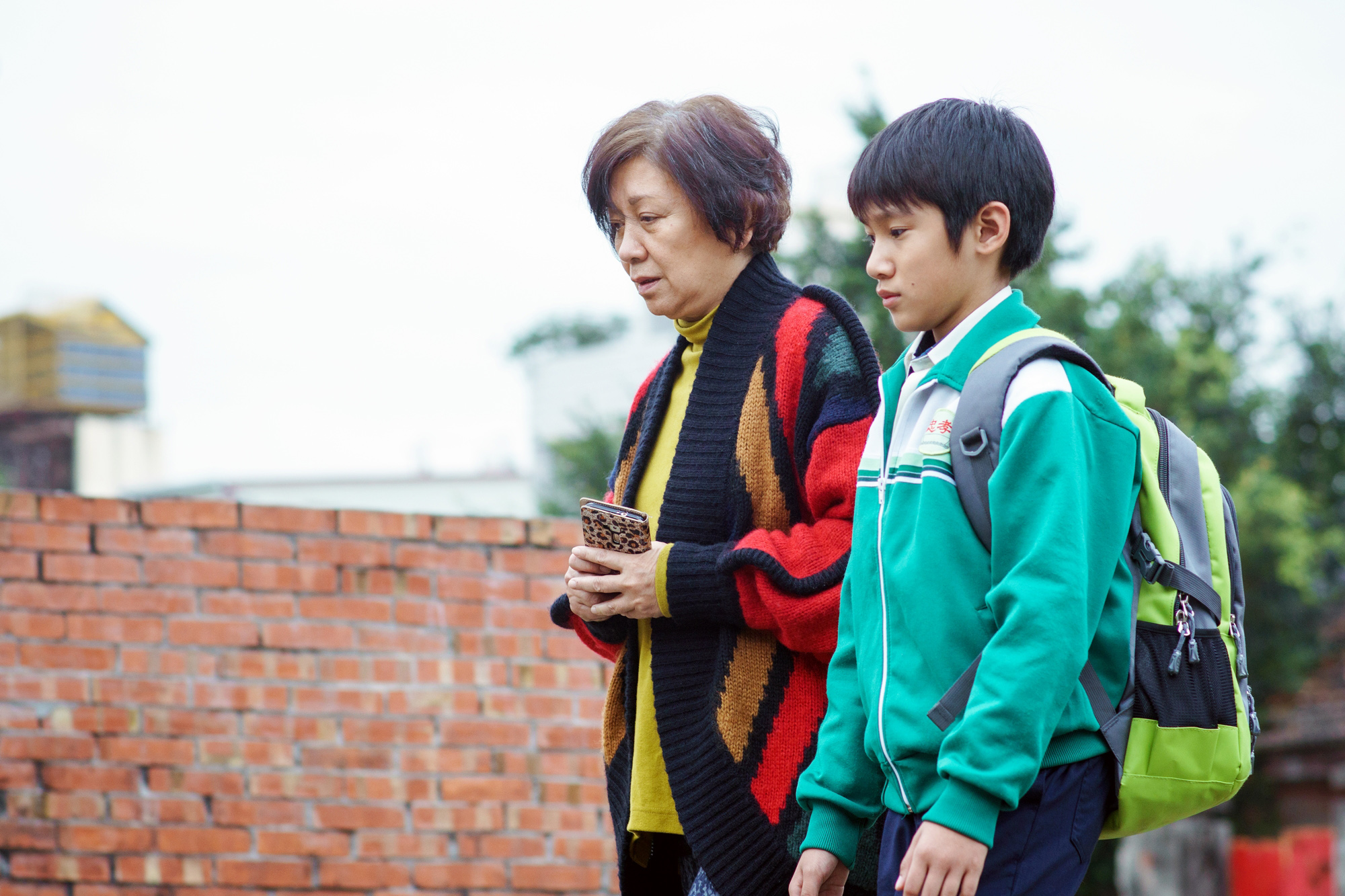 吳至璿透露平時有跟姊姊一起關注網紅團體「這群人」。（華映提供）