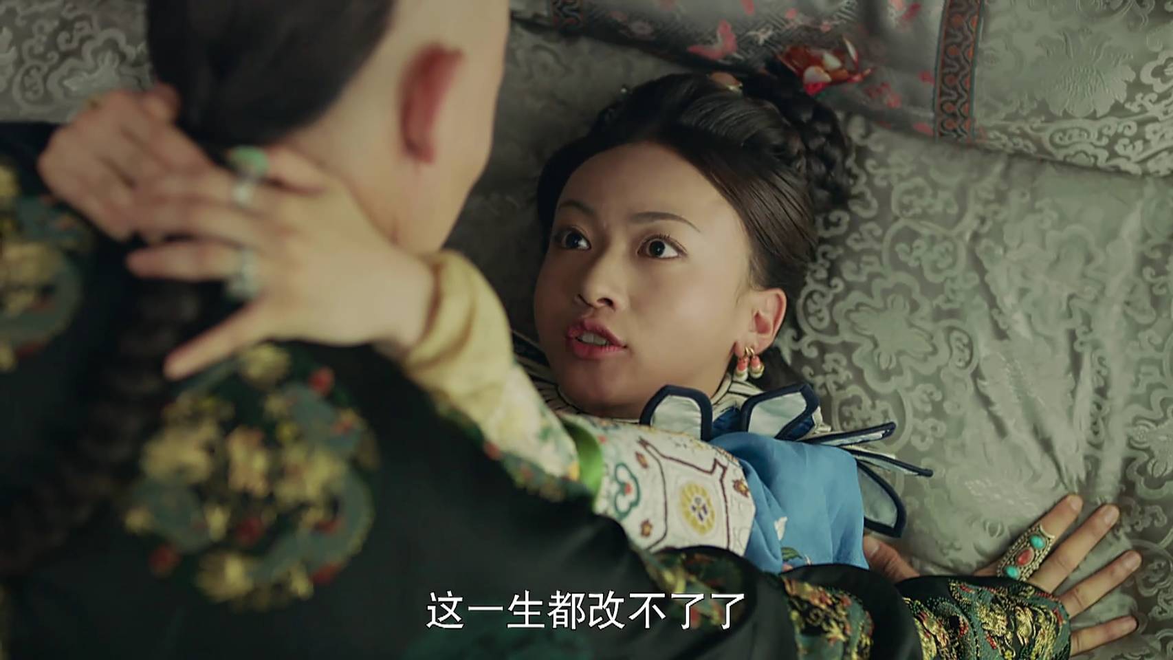 愛生氣的皇上被魏瓔珞的手一勾，心都軟了。（翻攝自愛奇藝台灣站）