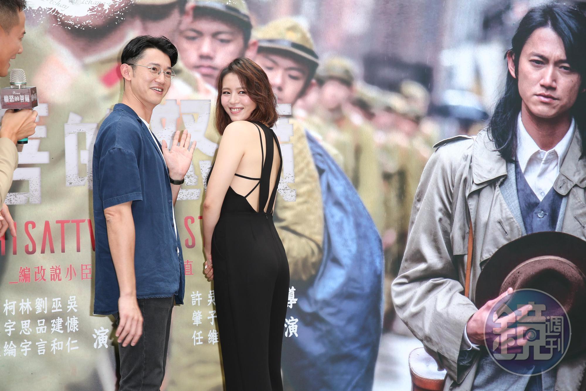 劉品言秀出美背，吳慷仁眼睛不知道放哪。