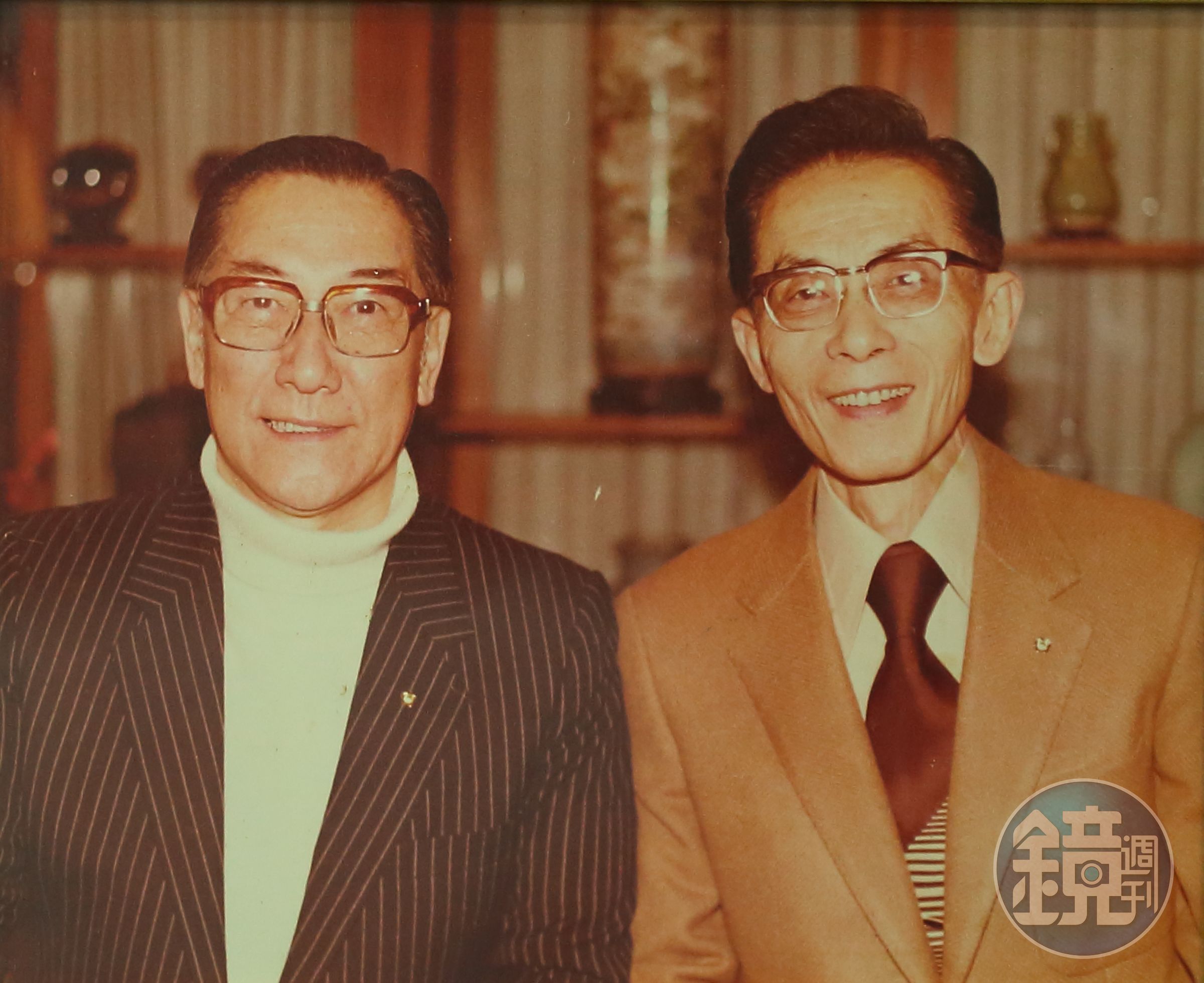 沁園春第二代蔣信丞（右）與蔣中正之子蔣緯國（左）是結拜兄弟。（沁園春提供）