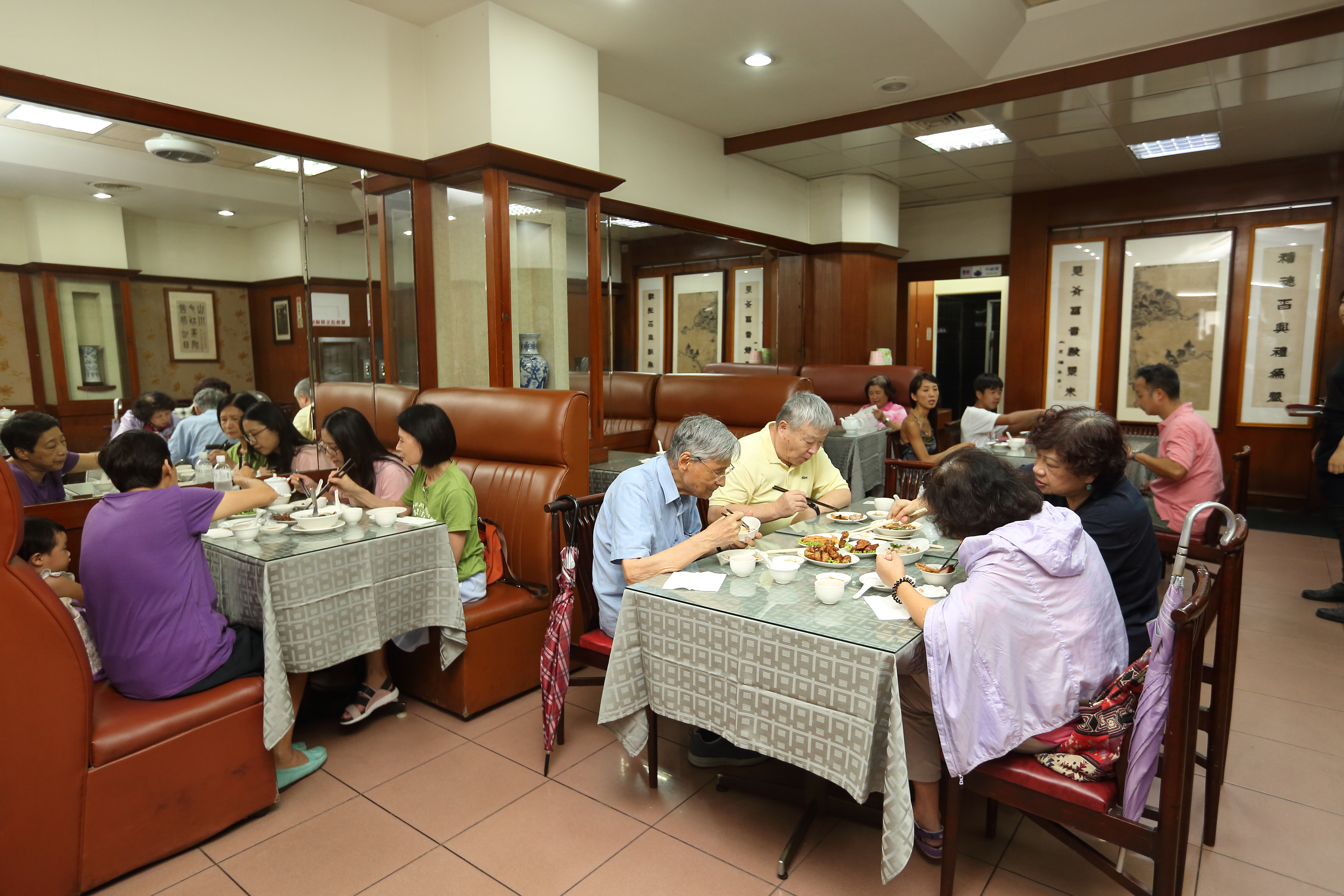 每到用餐時間，沁園春內人潮總是絡繹不絕。