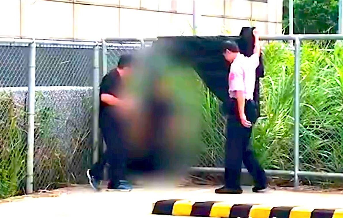 一名計程車司機疑因經濟因素在停車場以蹲姿用毛巾上吊身亡。（警方提供）