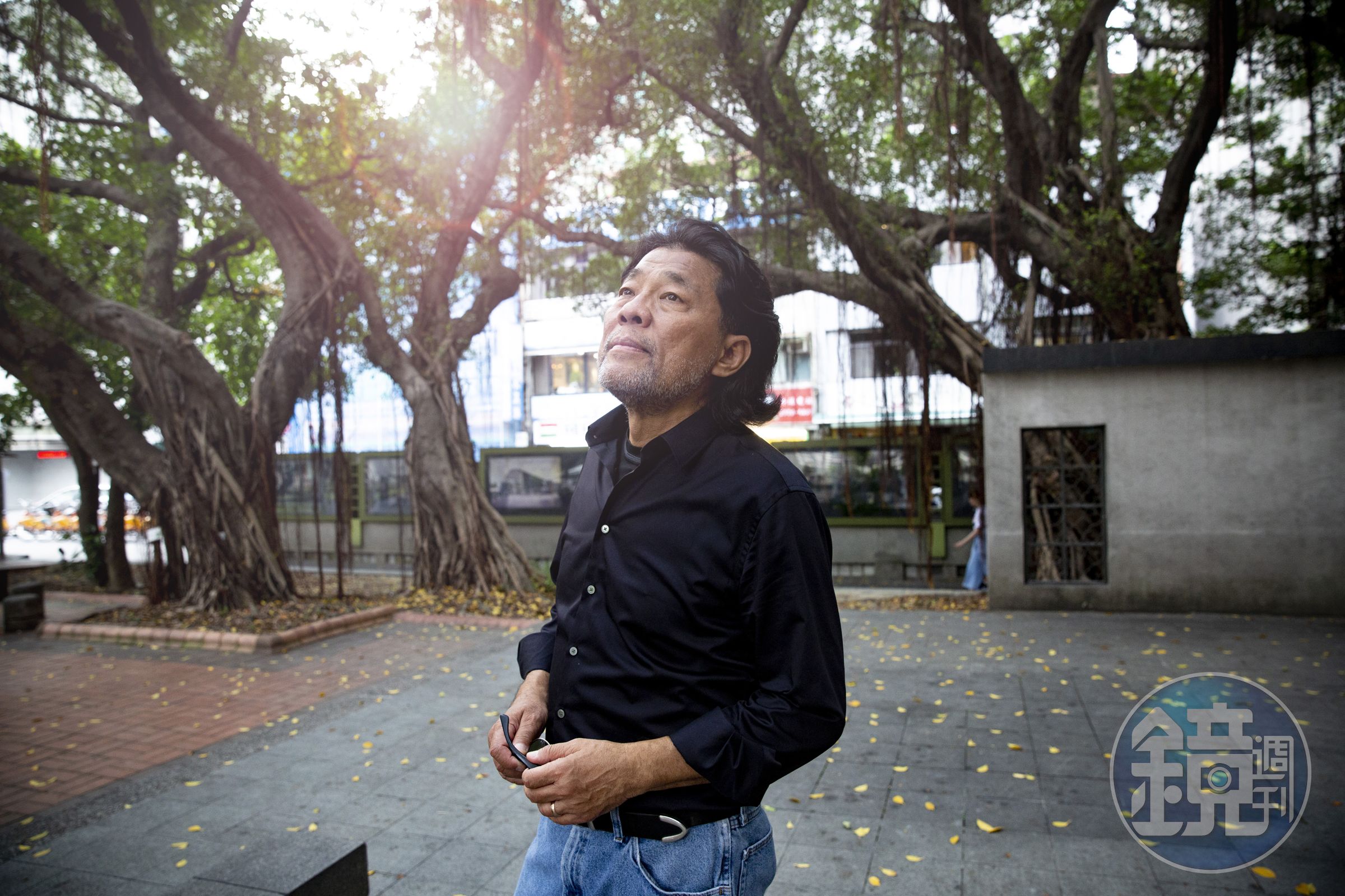 李屏賓擅於觀察日常環境，平時「養眼」的方式，是欣賞山水畫的明暗呈現，以及瓷器古董的工藝線條，久而久之，審美造詣自然變敏銳。