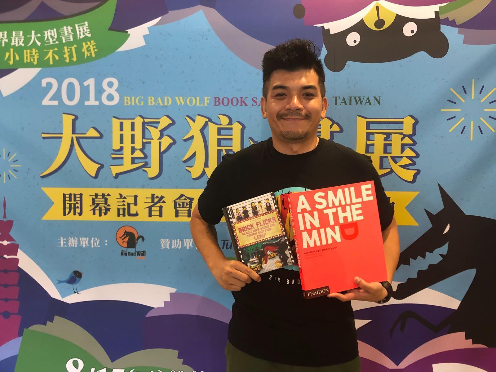 史丹利擔任大野狼國際書展一日店長,和讀者獻出熱情互動。(大野狼國際書展)