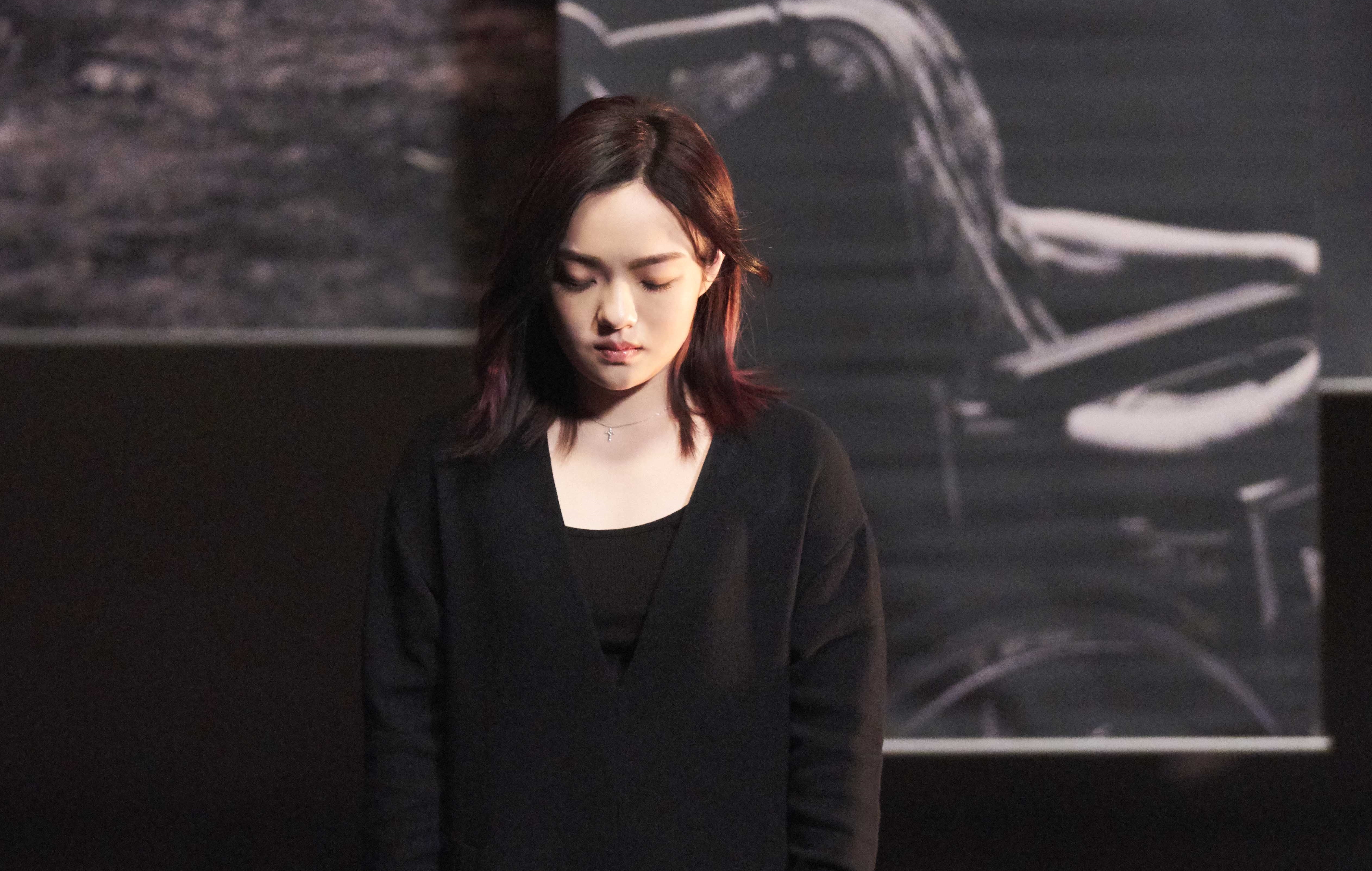 徐佳瑩推出〈記得帶走〉MV，包含關懷流浪動物等議題。（亞神音樂提供）