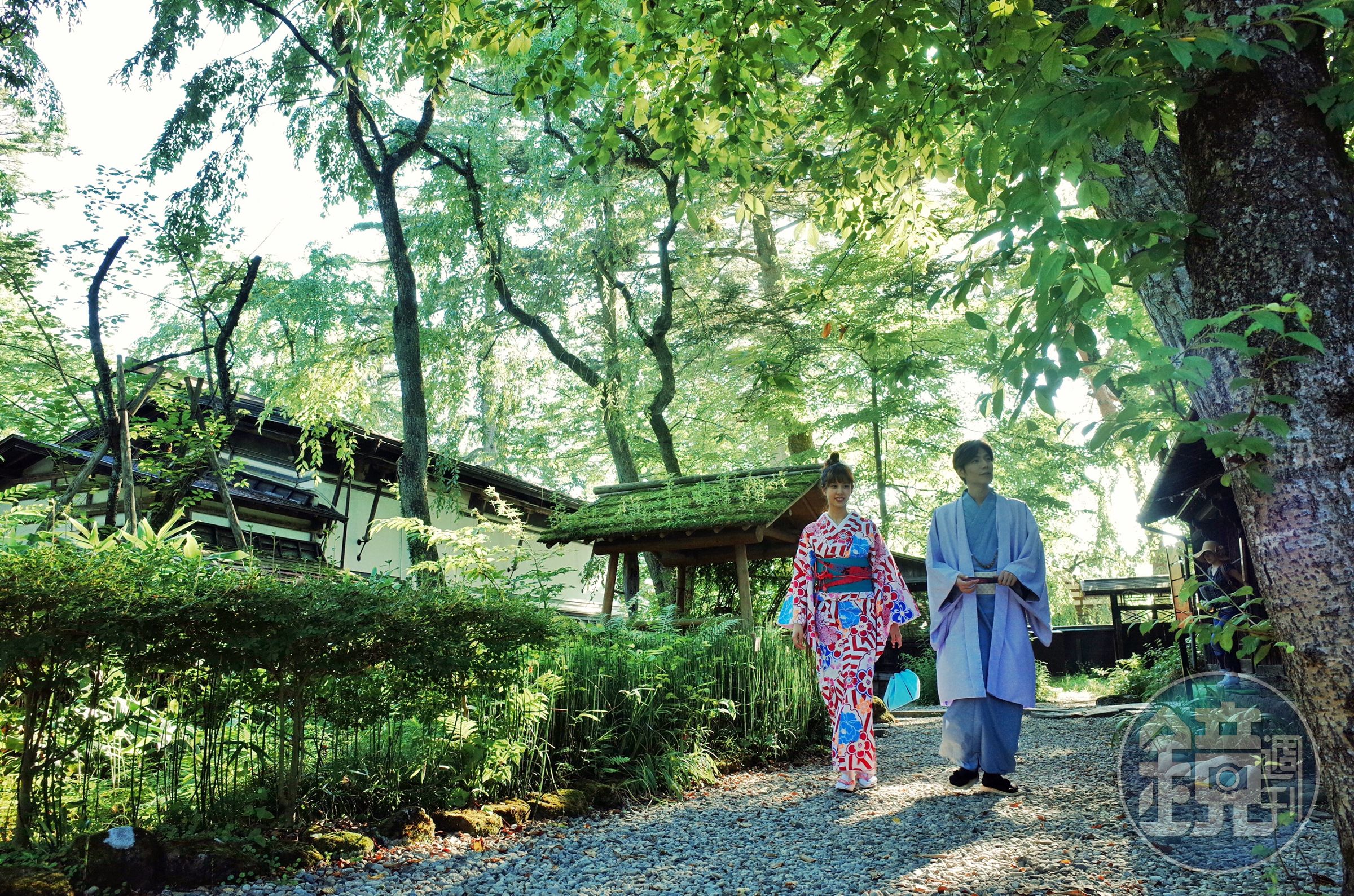 潘裕文與何紫妍（荳荳）接下旅遊節目主持棒，前往日本取景美不勝收。（CROS MUSIC提供）