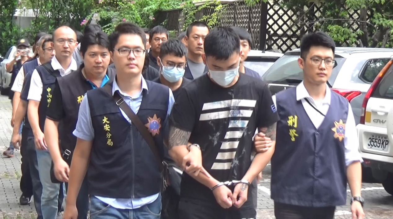 天道盟的陳嫌等人假檢警真詐騙，遭警方逮捕。（刑事局提供）
