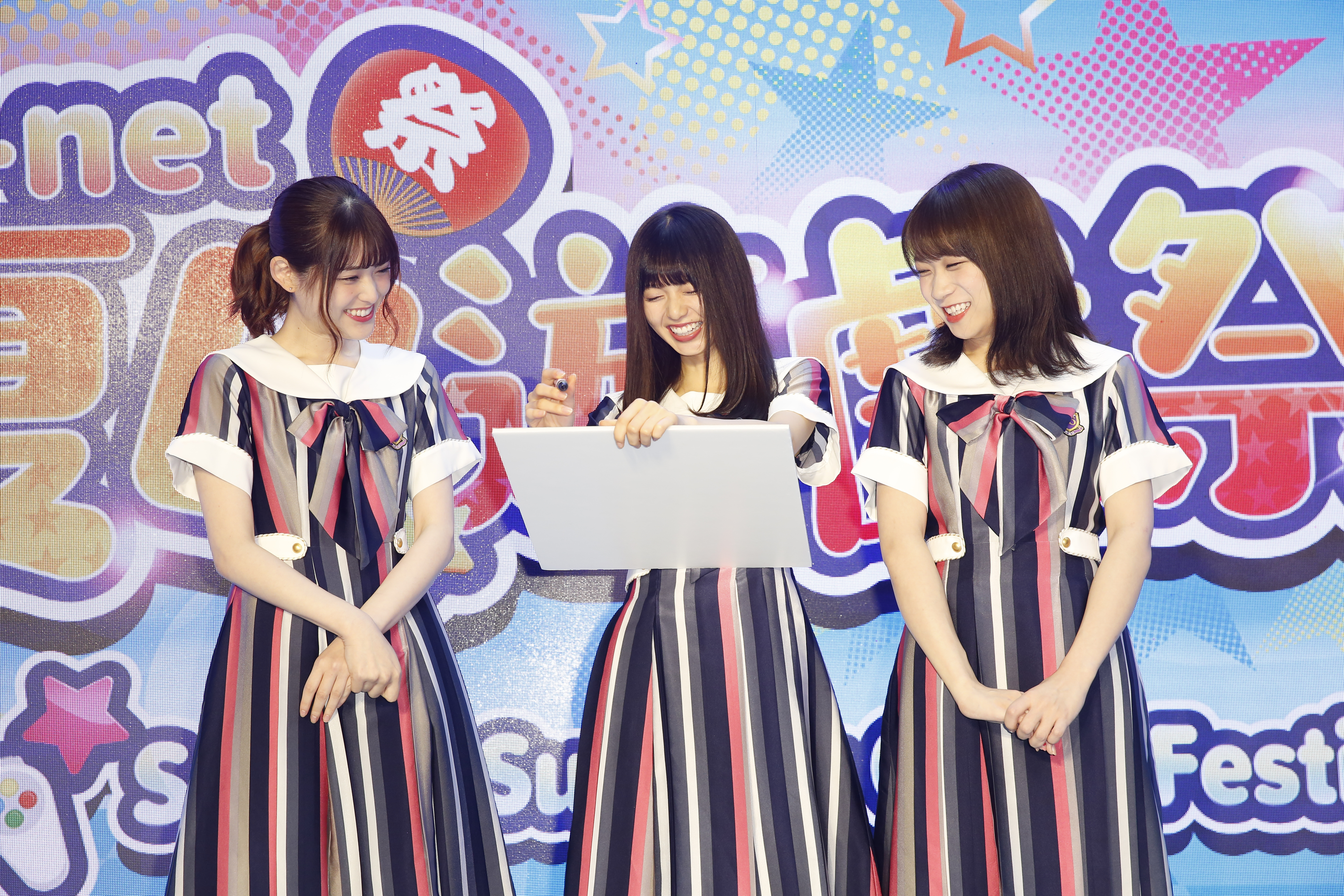 乃木坂46成員松村沙友理(左起)、齋藤飛鳥與秋元真夏出席So-net夏日遊戲祭活動。