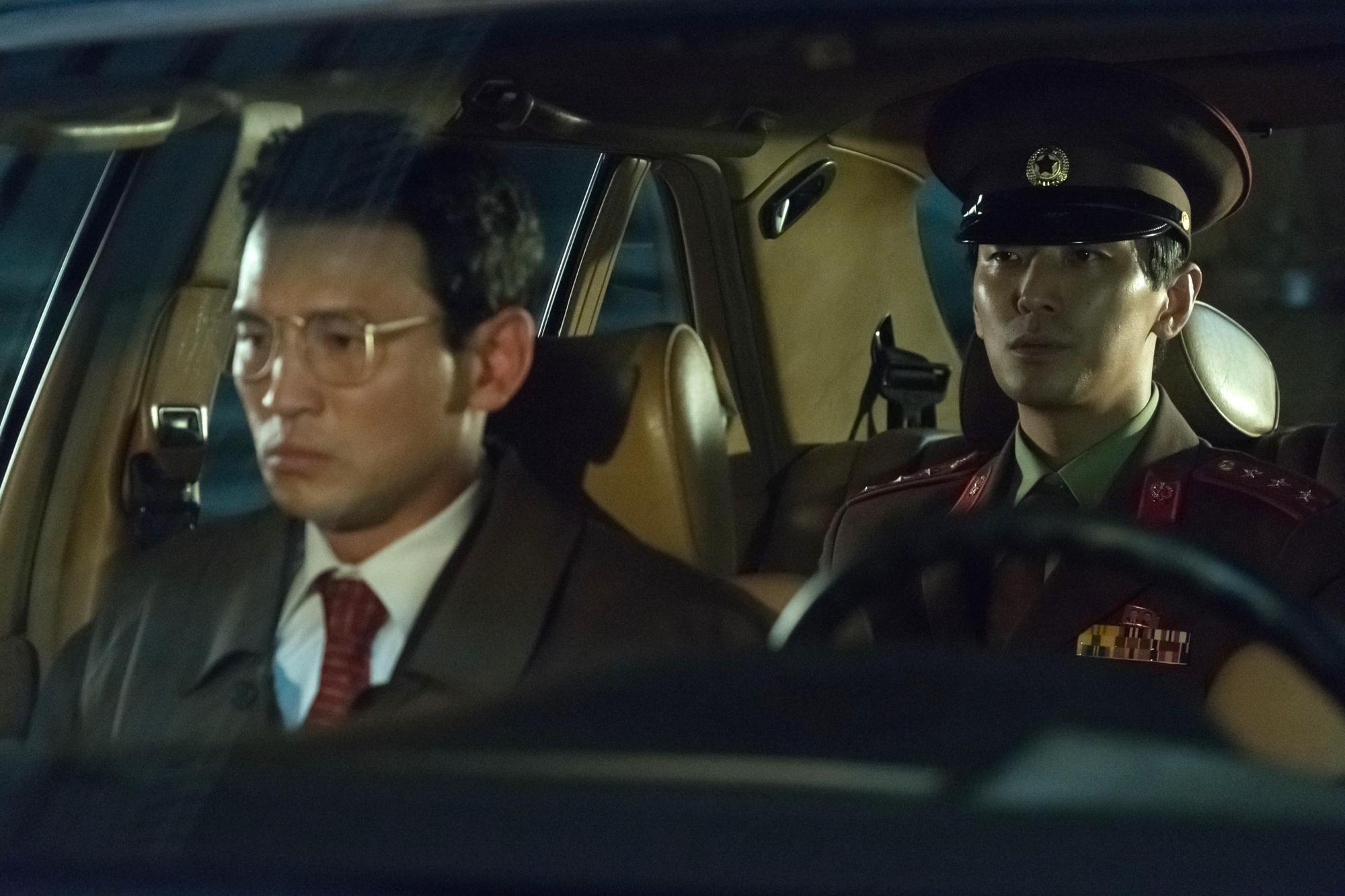 《北風》劇情改編自1990年代南北韓間的間諜戰，朱智勛與黃晸玟當時還特別隨劇組來台取景拍攝。（CatchPlay提供）