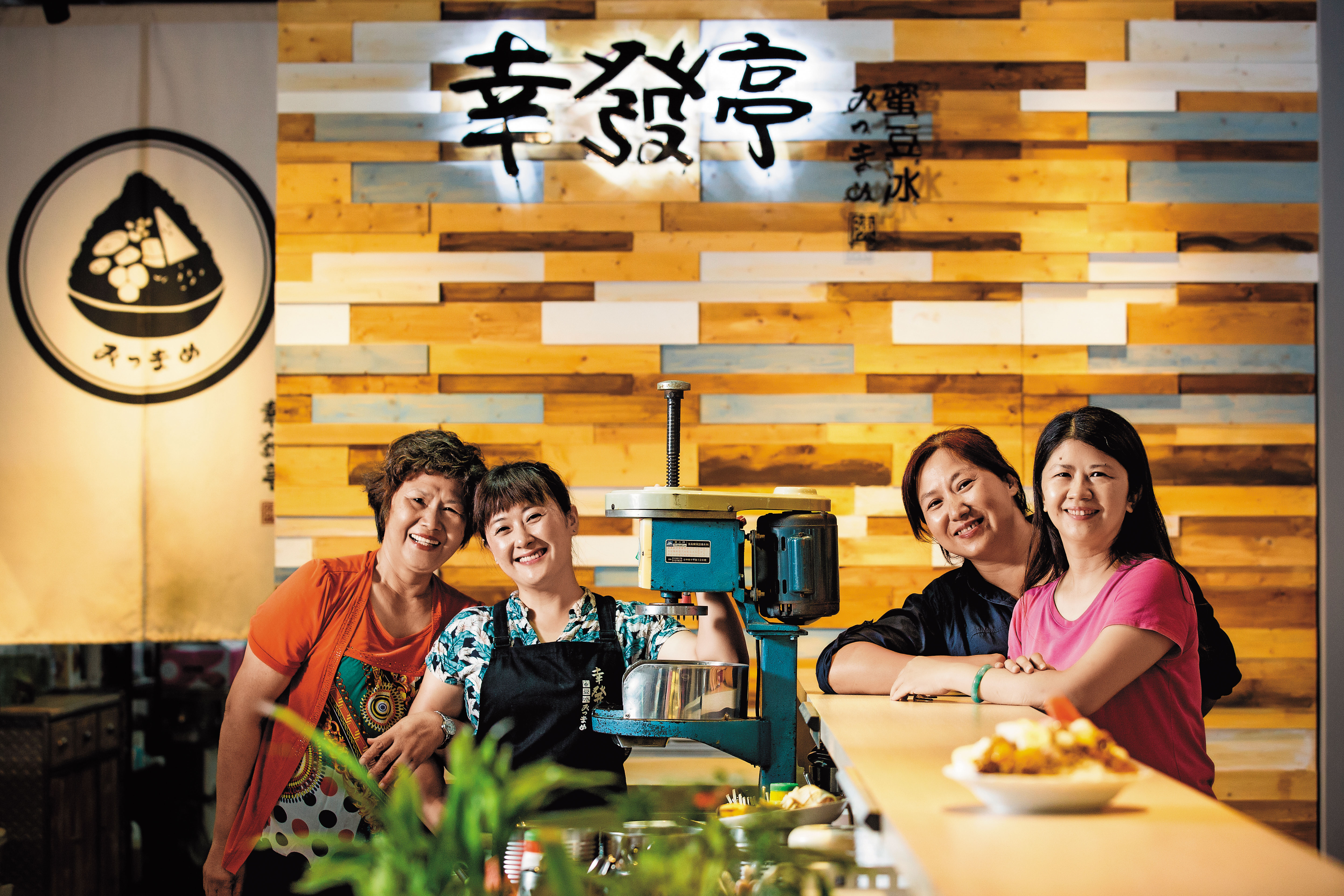 創立80年的幸發亭，已由二代媳婦蔡豐筠傳給三個女兒，各持一間店的她們感情和睦，還會互相討論新品研發。