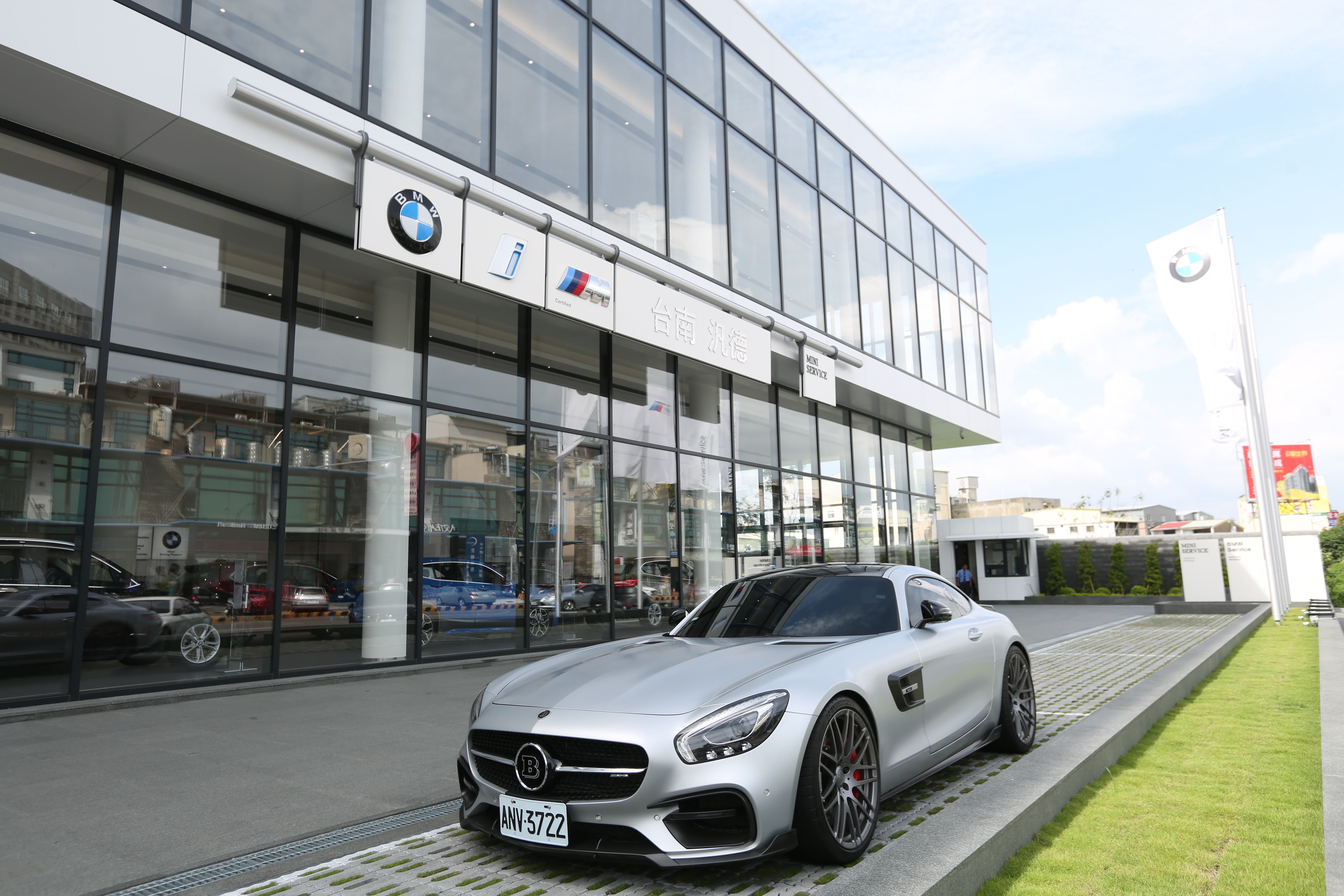 汎德永業斥資9億多元，新開幕的BMW全新台南旗艦中心，已成為全台銷售成長最佳據點。