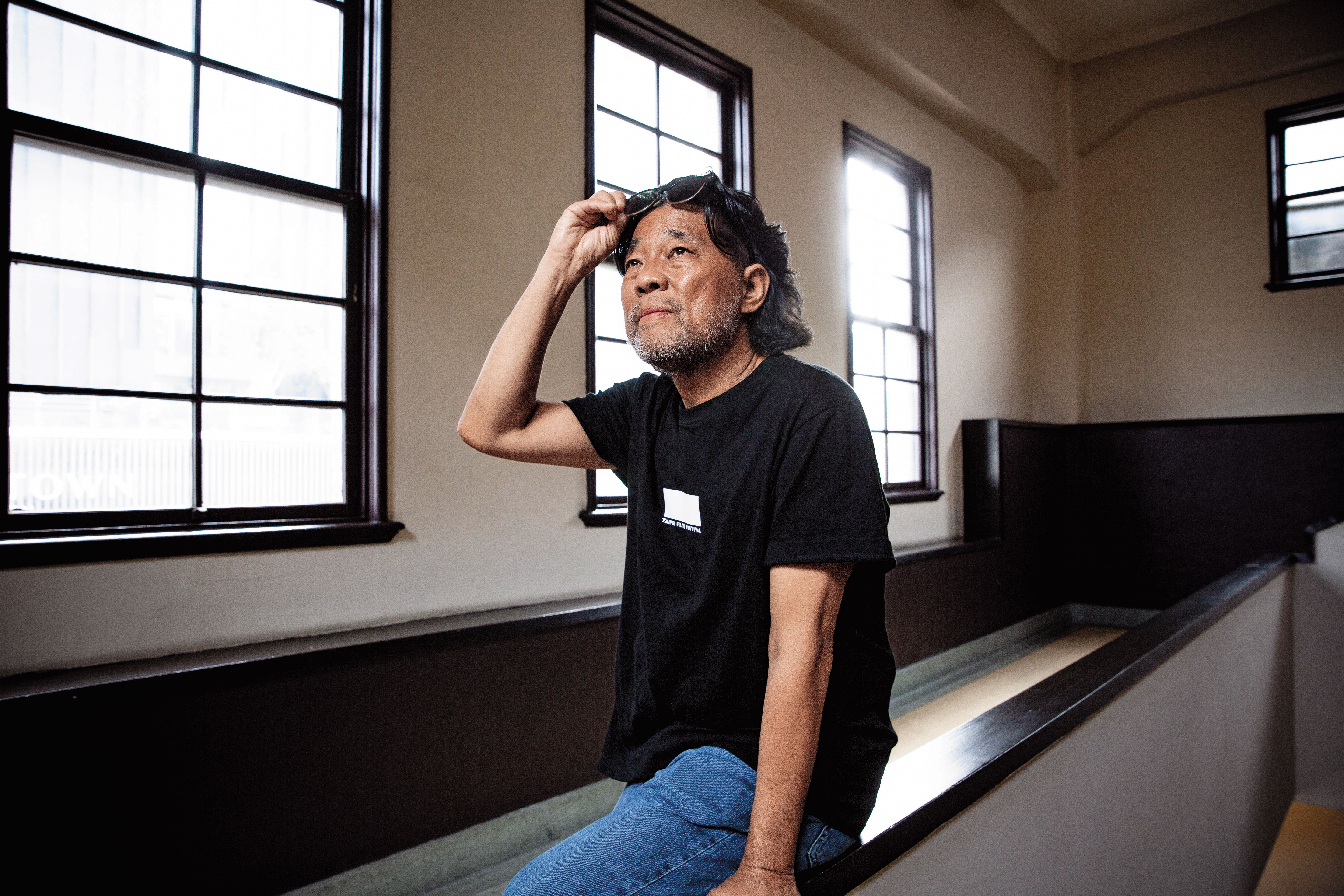 大家習慣叫他「賓哥」,但李屏賓本人沒什麼架子,訪談完,被我們拖著跑上跑下拍照,態度不卑不亢,平易近人。