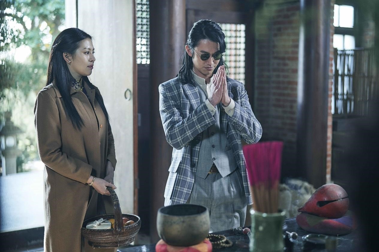 《憤怒的菩薩》陶展文（右，吳慷仁飾）對林珠英（劉品言飾）懷有淡淡情愫，與原著作者的人生經驗有相關。（公視提供）