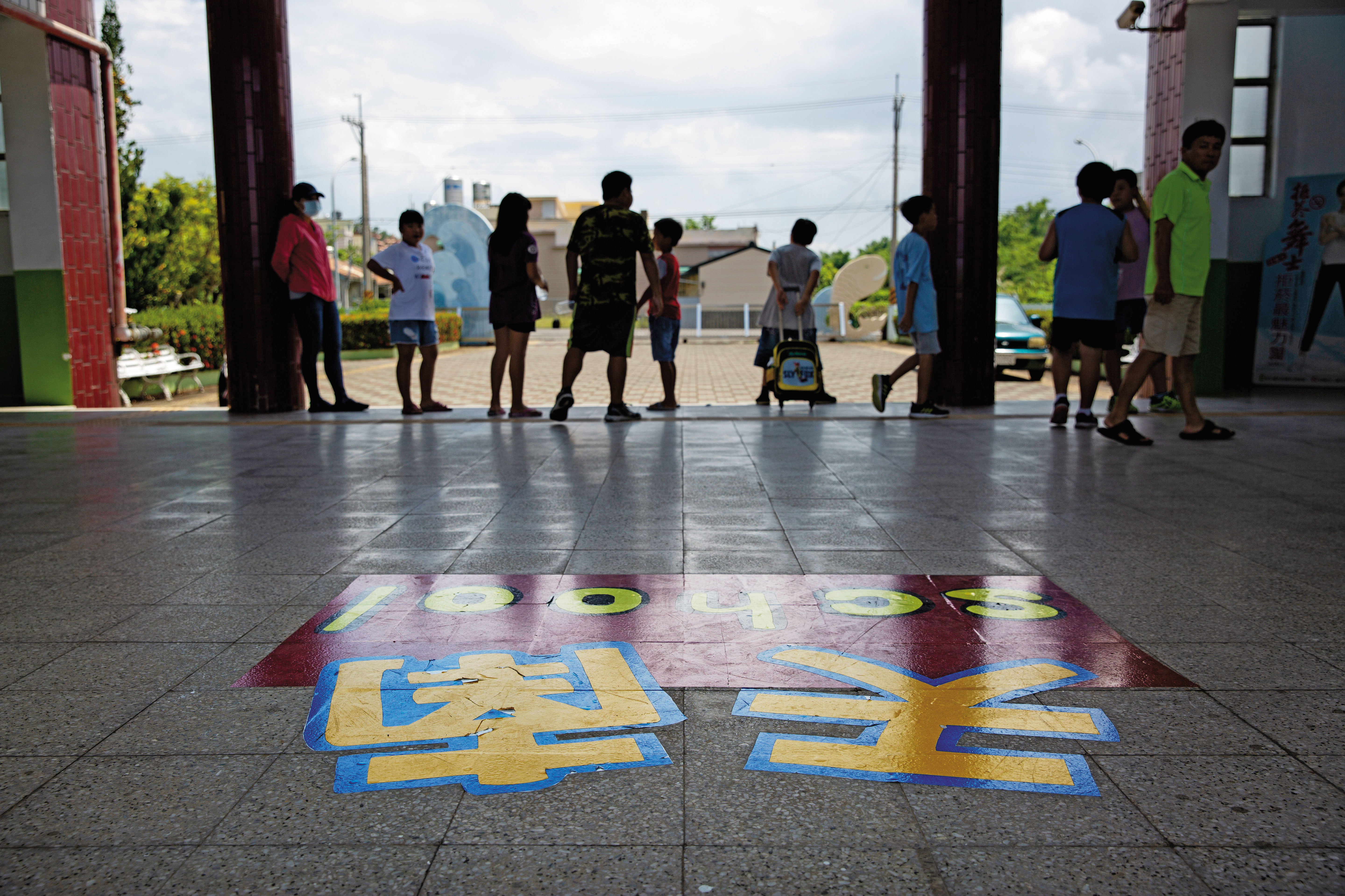 方姓教師在屏東琉球鄉天南國小爭議不斷，還曾爆多次控告同僚。