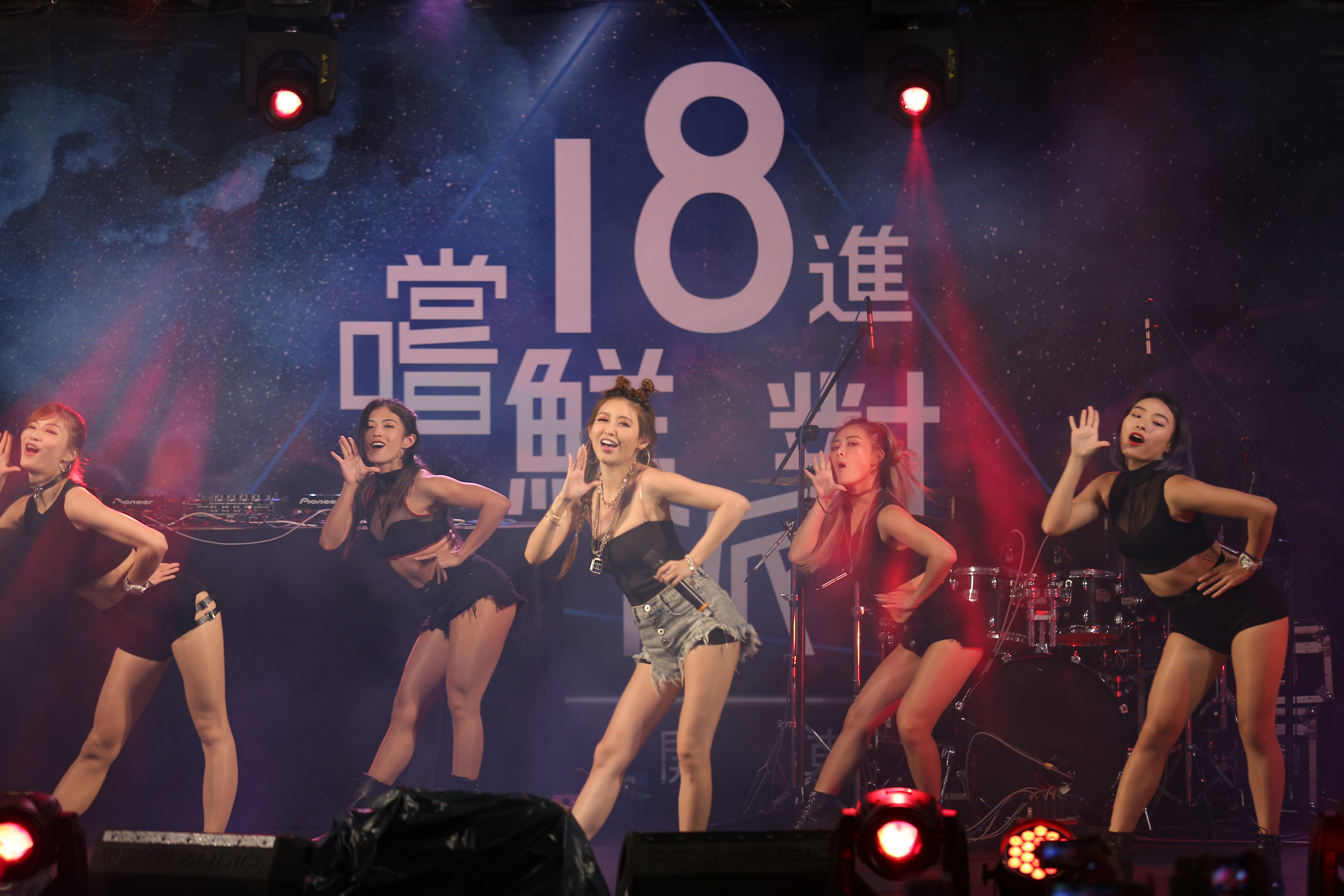 愷樂熱情上場，唱跳俱佳。（新視紀整合行銷）