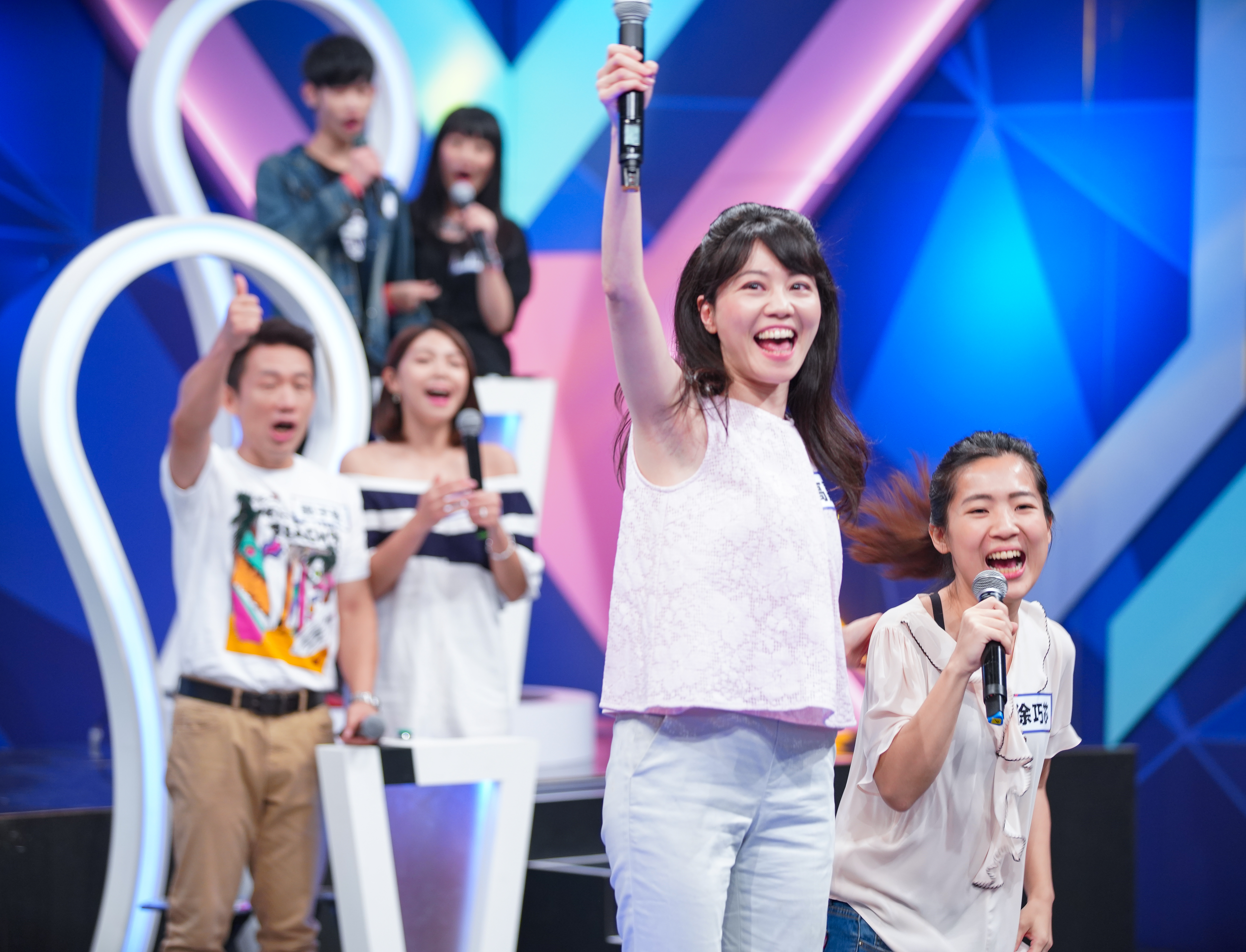 政壇兩大美女高嘉瑜徐巧芯難得同框演出。（17 MEDIA）