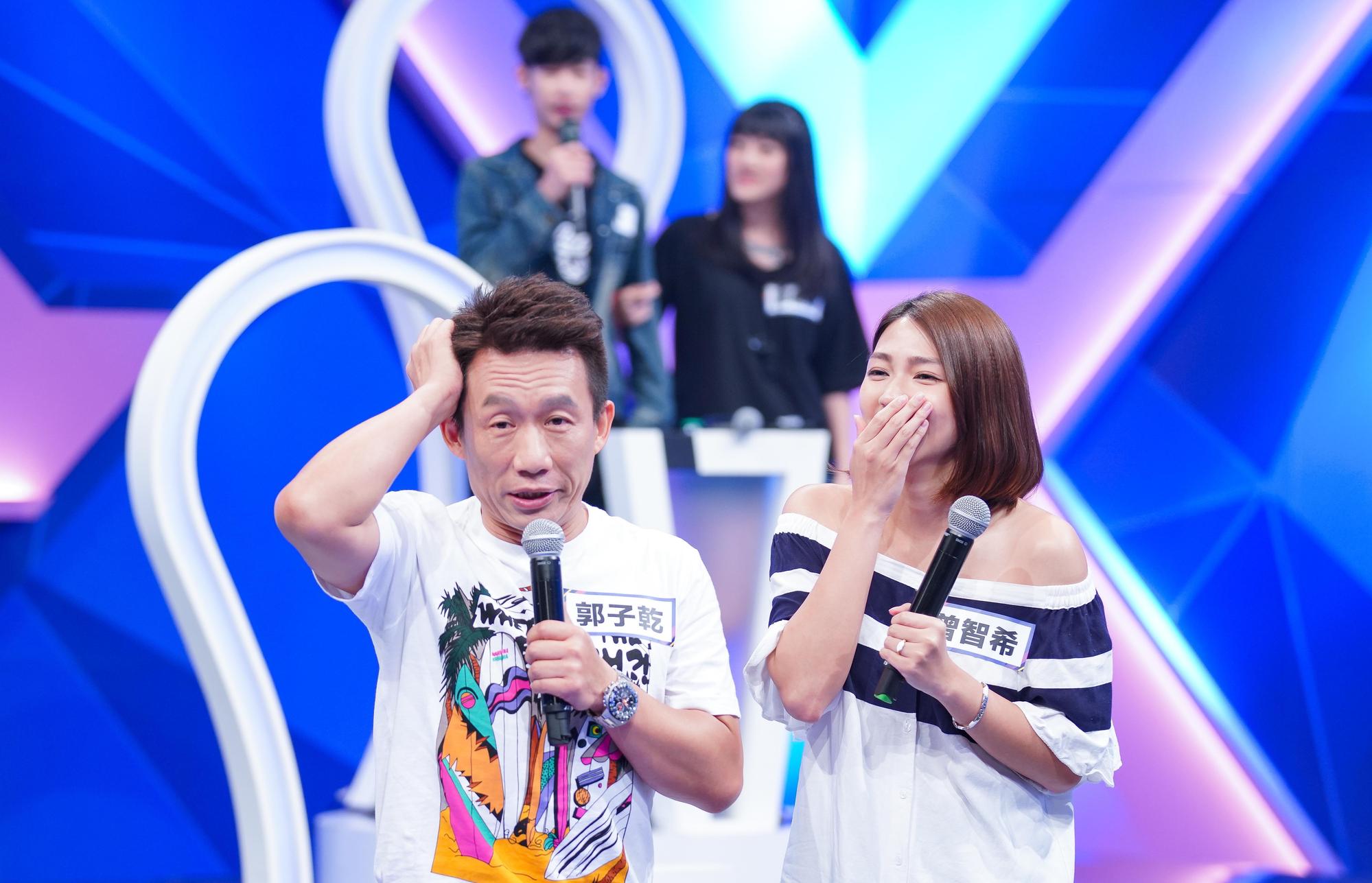 郭子乾模仿柯P，曾智希在旁掩嘴而笑。（17 MEDIA）