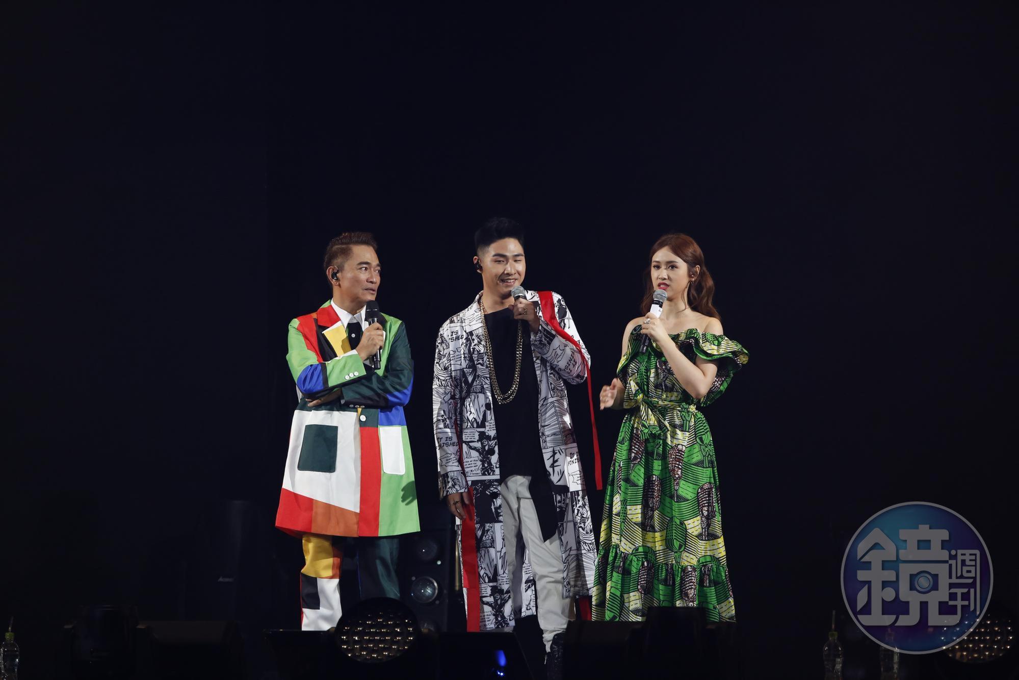 吳宗憲曾帶著兒子鹿希派(中)及女兒吳姍儒登上小巨蛋,說起兒女滿臉驕傲。