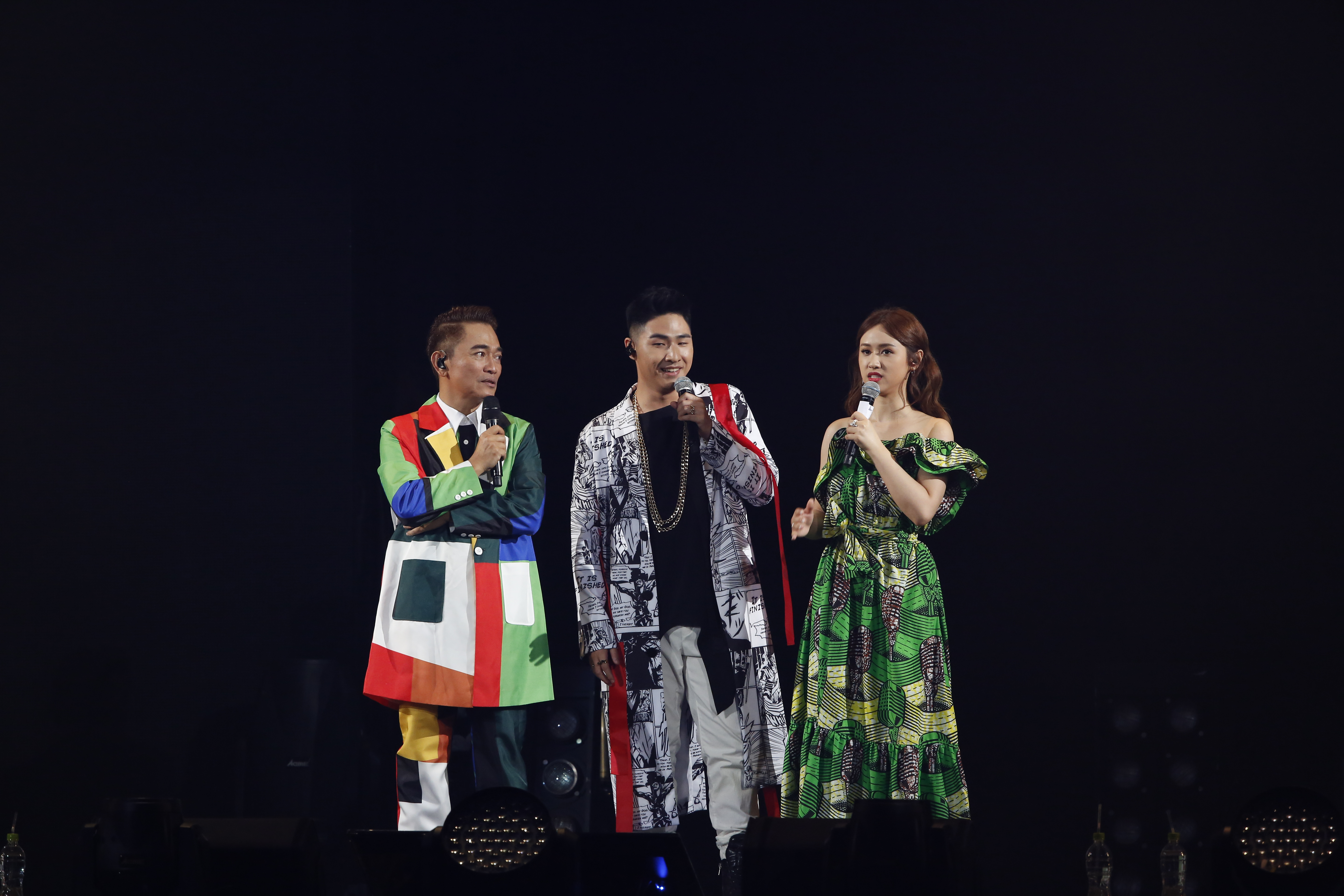 吳宗憲曾帶著兒子鹿希派(中)及女兒吳姍儒登上小巨蛋,說起兒女滿臉驕傲。