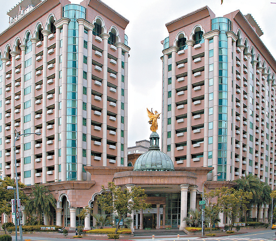 全球首座旋轉豪宅，原來曾是以道地上海菜聞名的亞太會館。（東方IC）