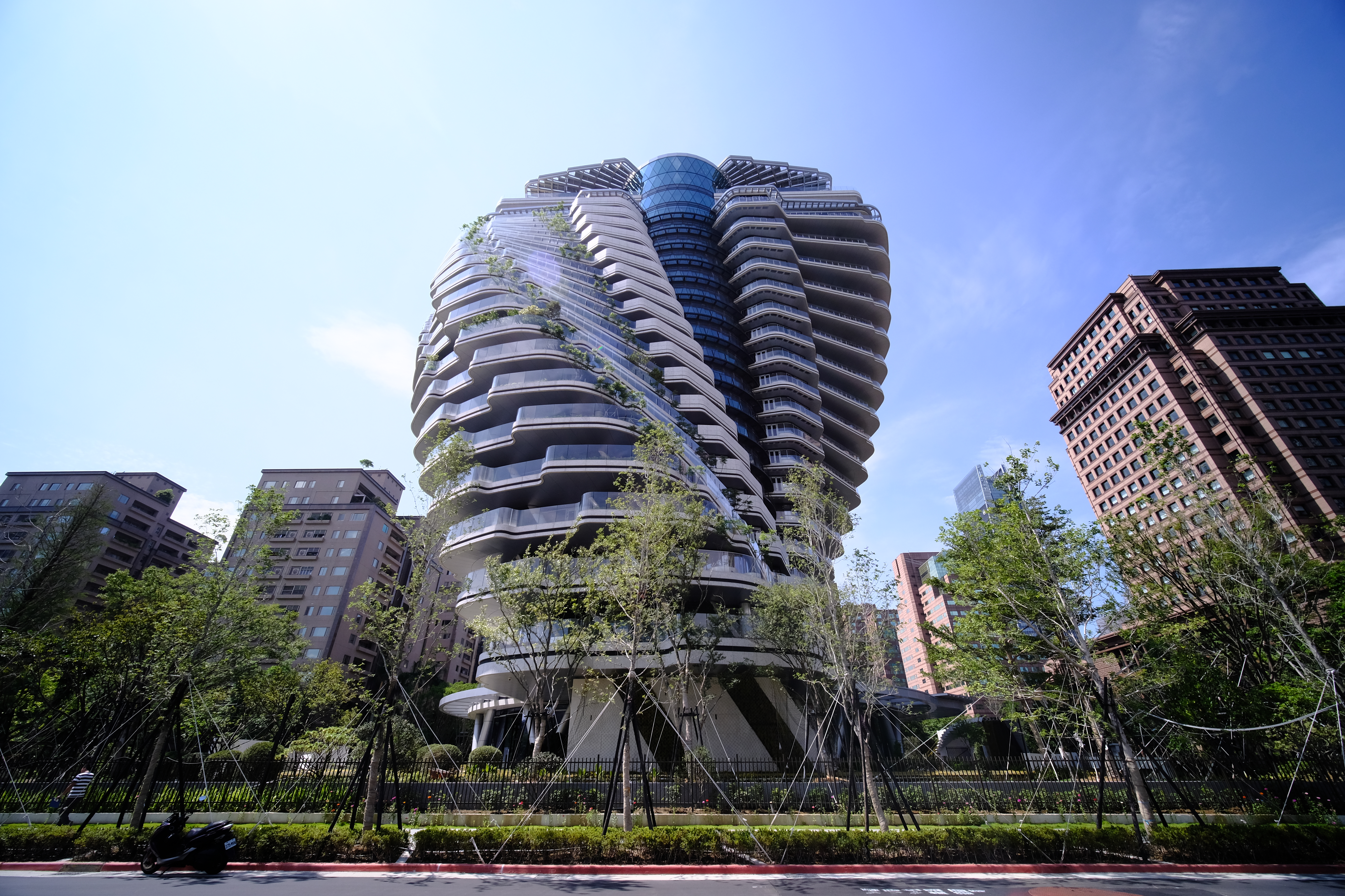 信義區指標豪宅「陶朱隱園」是全球首座旋轉豪宅。