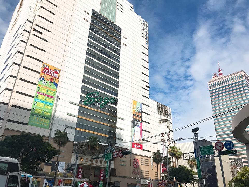 台中廣三SOGO百貨公司今天下午發生少女頭部夾在電動手扶梯與天花板夾層之中，目前性命垂危。（翻攝自廣三SOGO網站）