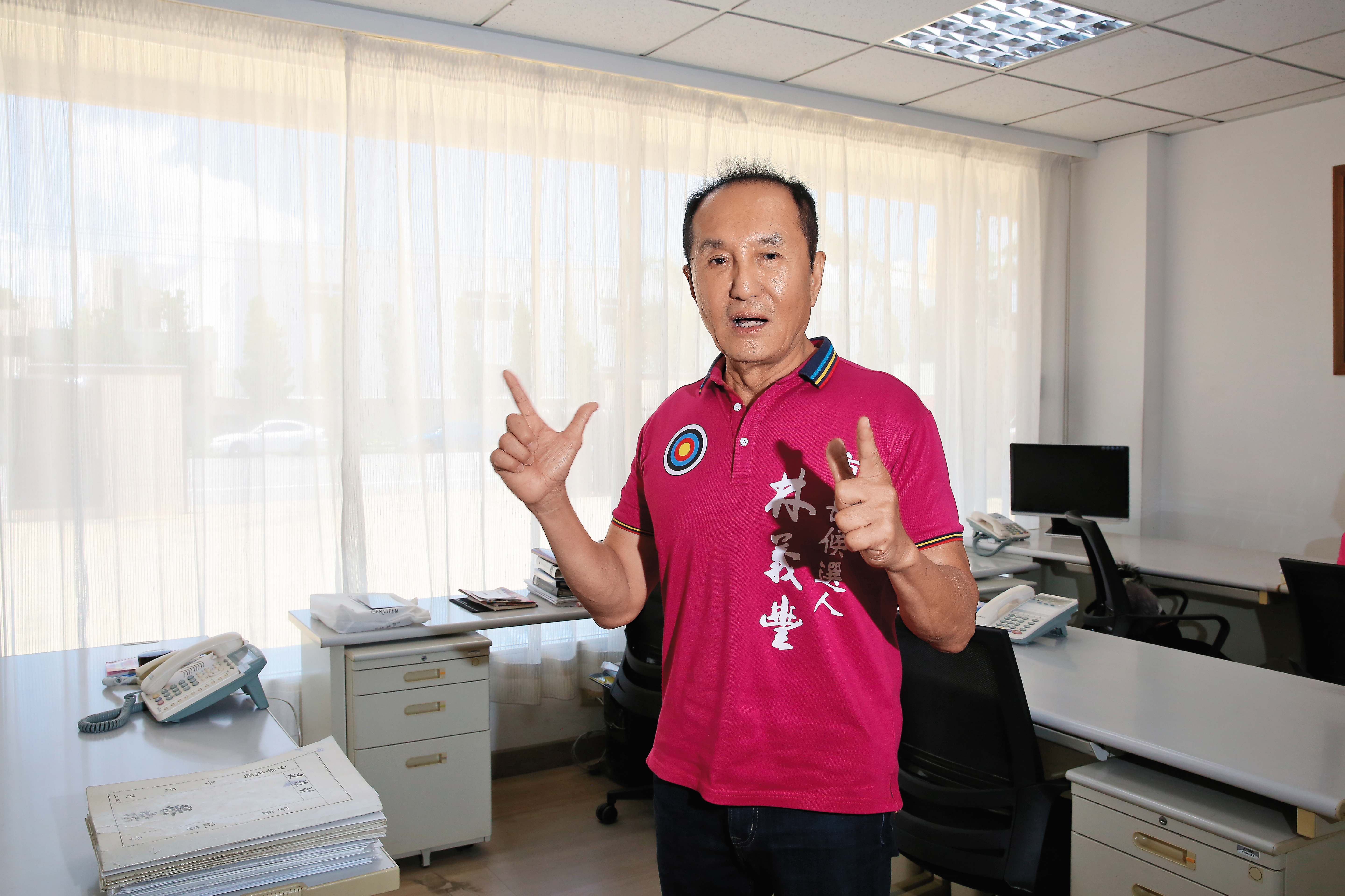國民黨台南市長參選人高思博攻勢對準黃偉哲，黃說要向無黨籍參選人林義豐學習盡量不口出惡言。