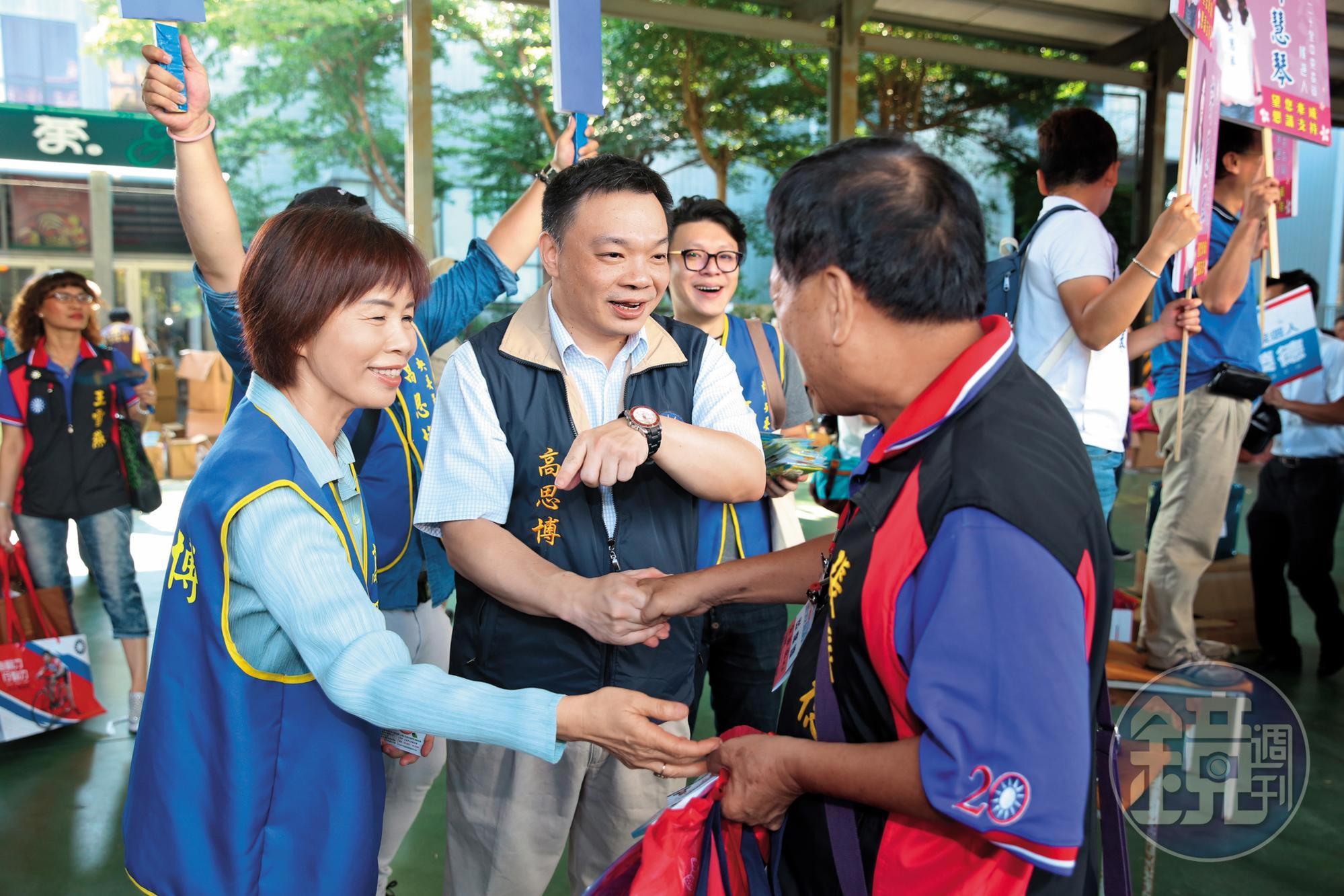 國民黨台南市長參選人高思博攻勢對準黃偉哲,黃說要向無黨籍參選人林義豐學習盡量不口出惡言。