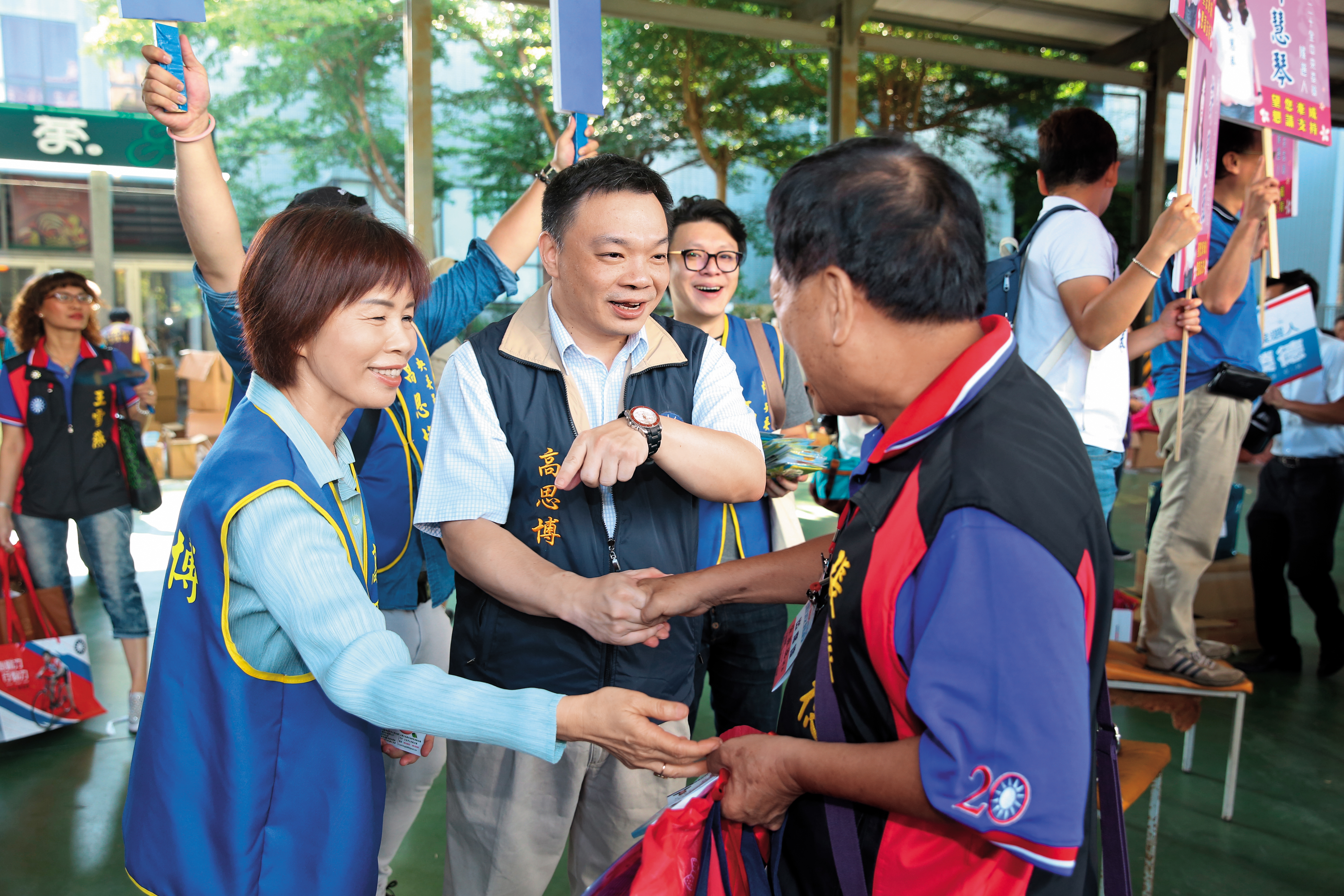 國民黨台南市長參選人高思博攻勢對準黃偉哲，黃說要向無黨籍參選人林義豐學習盡量不口出惡言。