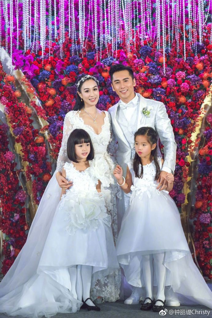跟第3任老公張倫碩結婚2年,兩人一直想生愛情結晶,她很感謝老公這陣子的陪伴與支持。(翻攝自鍾麗緹微博)