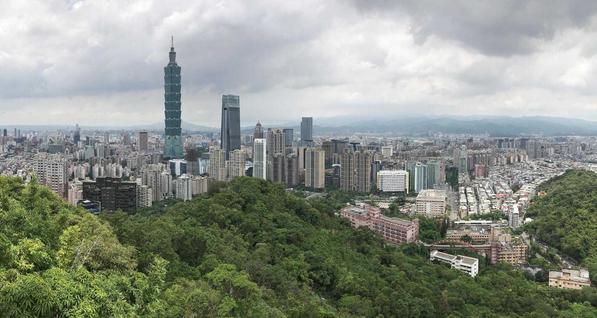 台北都會區裡,擁有多條可以欣賞大台北美景的親山步道。(台北畫刊提供)