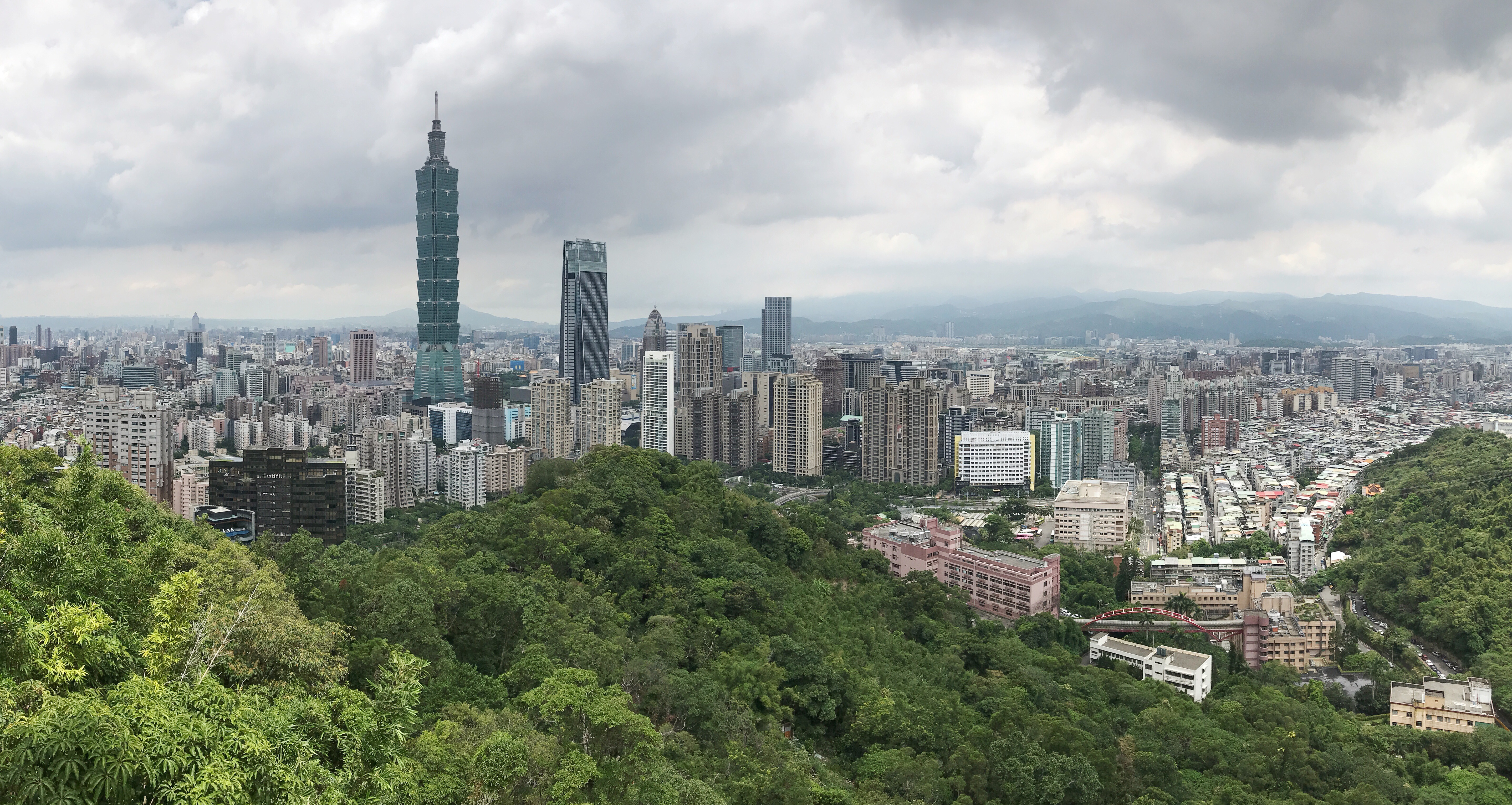 台北都會區裡，擁有多條可以欣賞大台北美景的親山步道。（台北畫刊提供）