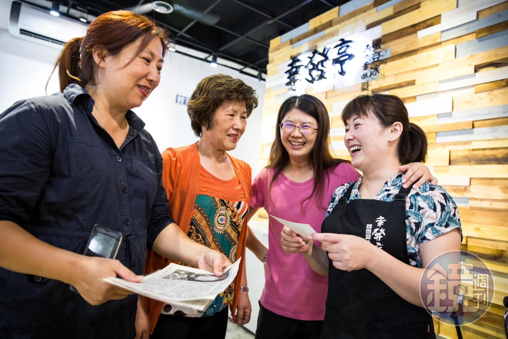 創立80年的幸發亭,已由第二代蔡豐筠(左2)傳給3個女兒,各持1間店的她們感情和睦,還會互相討論新品研發。