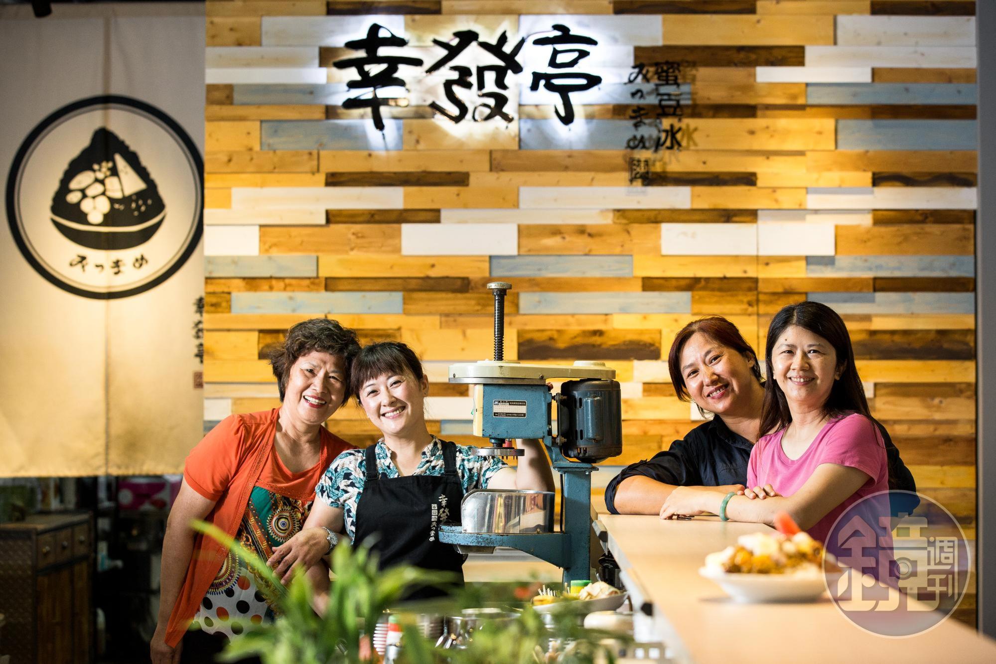 如今只有兒女是蔡豐筠（左1）的重擔，她盡全力當孩子們的後盾。