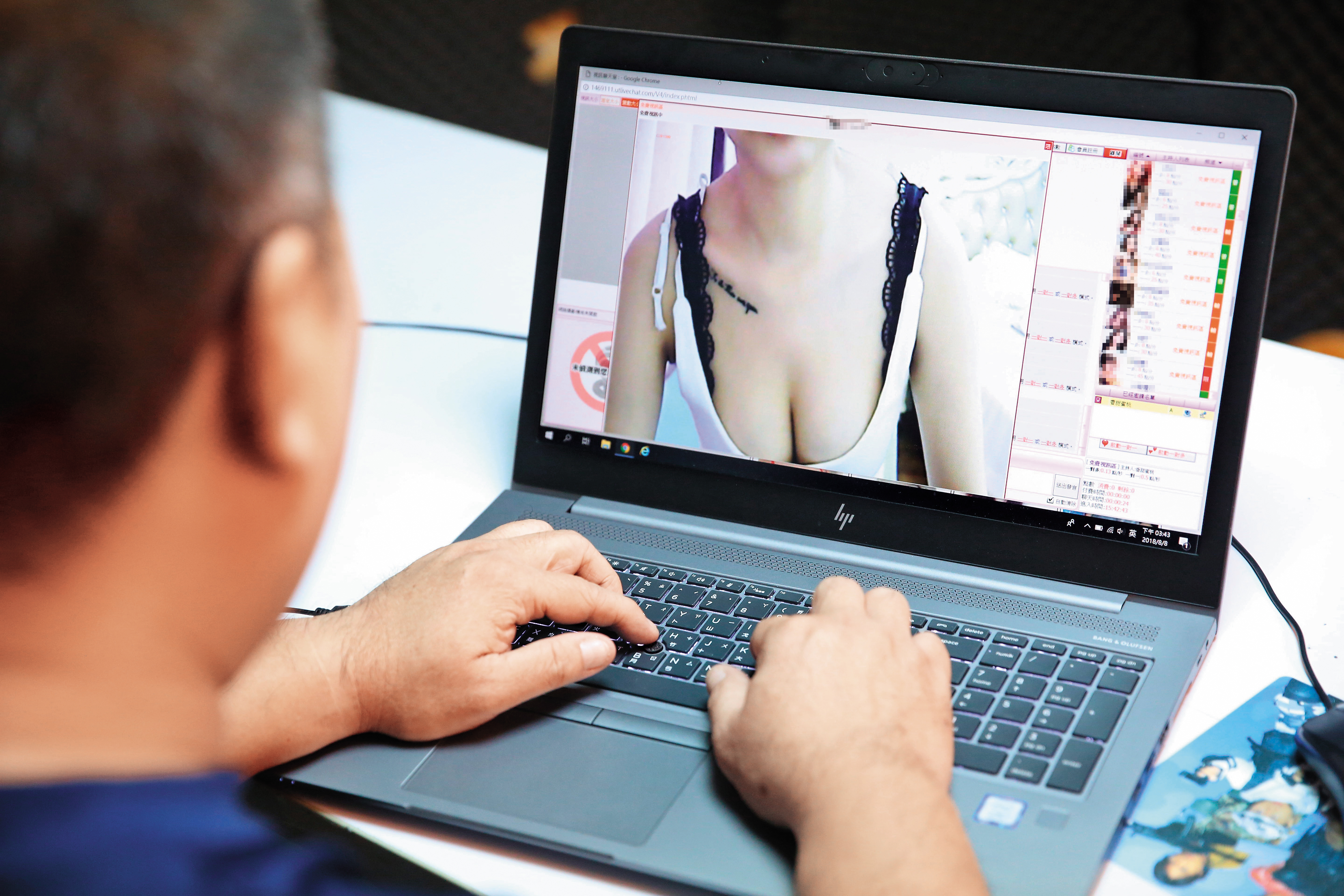 黃播有一對多、一對一，想要看脫衣，得花費每分鐘25元到50元。