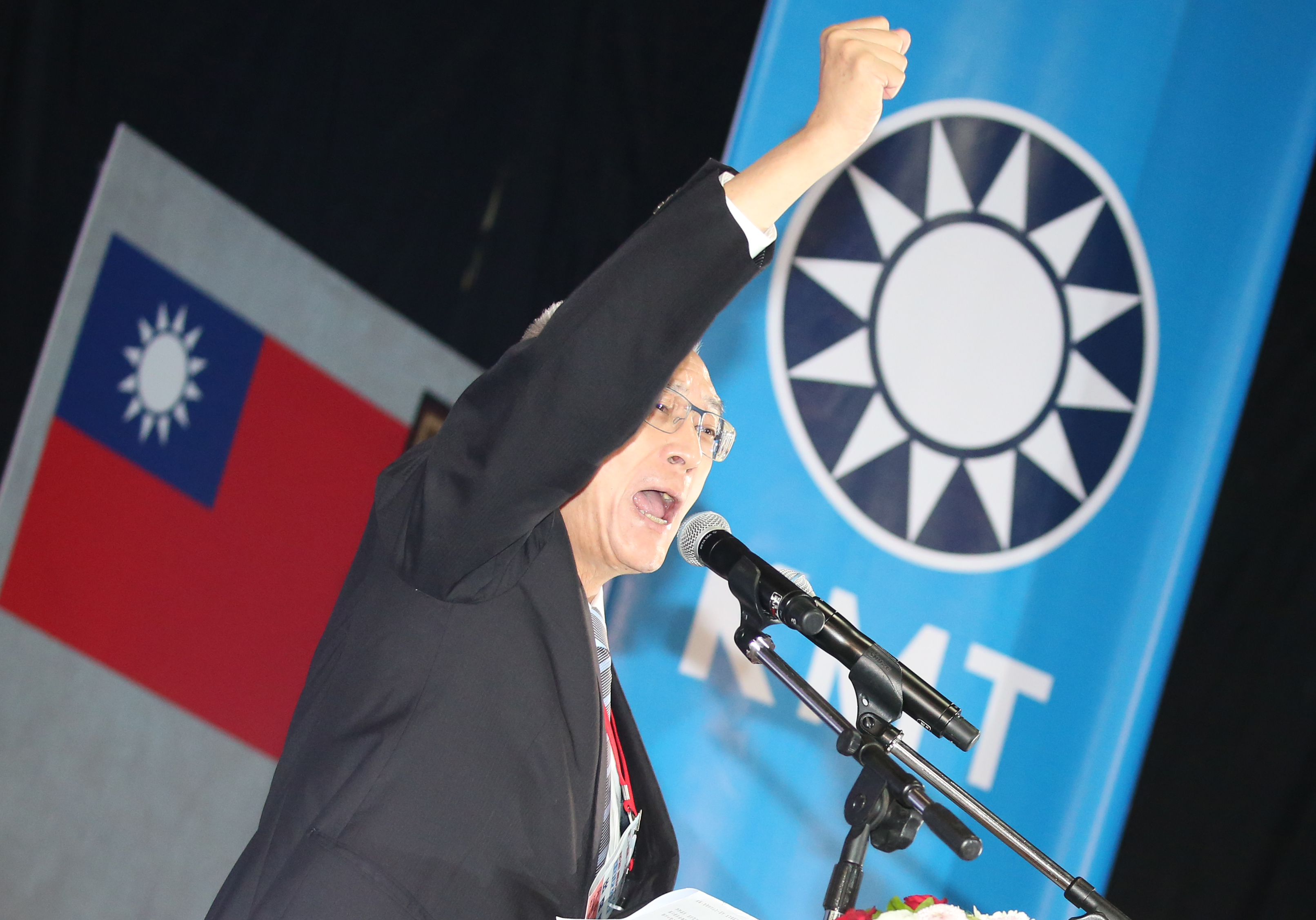 國民黨認為，薩國不顧過去80多年雙方互惠，與我國斷交絕對不是明智之舉。