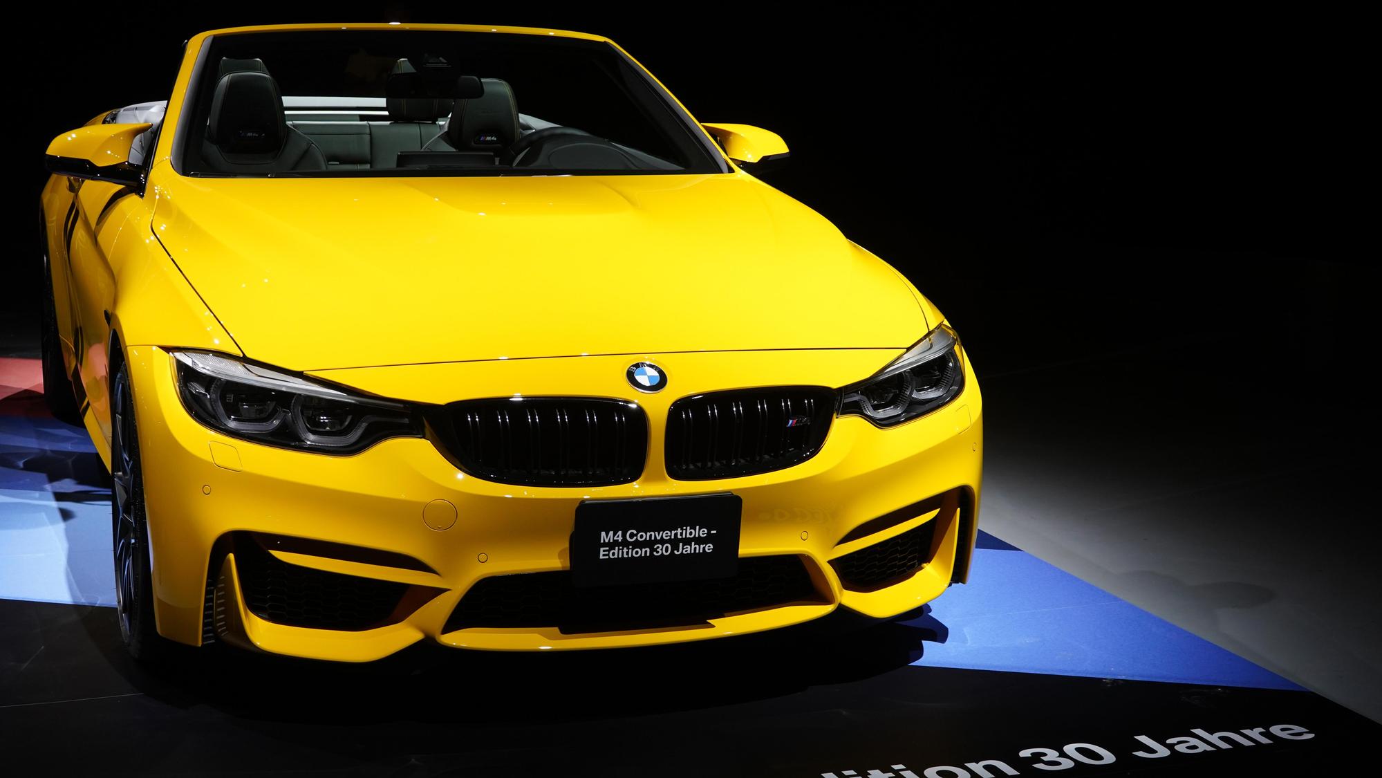 BMW M4 Convertible 30 Jahre採用專屬Mandarin II Uni車色。