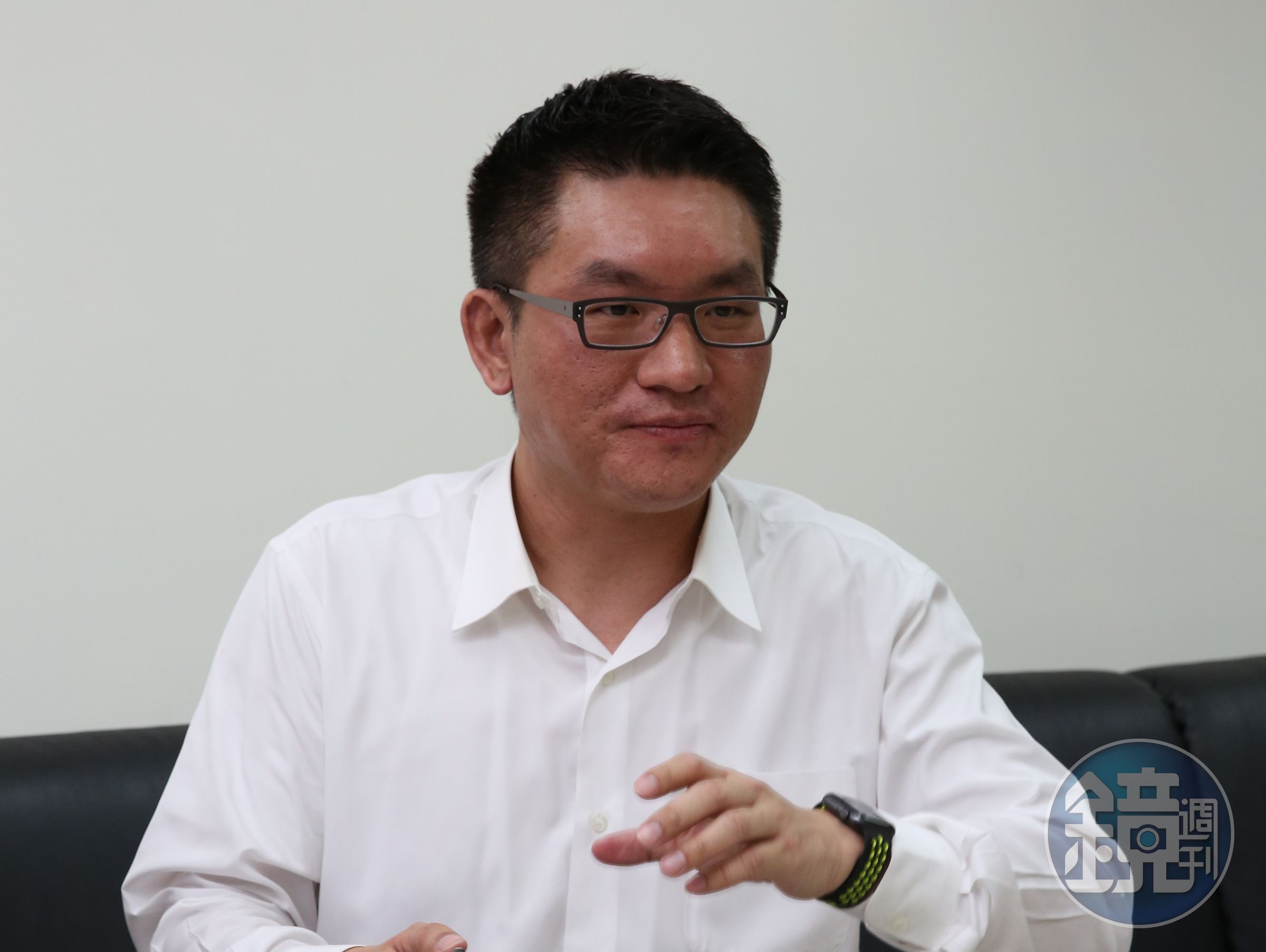 台北市議員童仲彥與女友邱薏吵架，借酒澆愁後，開車到基隆找郭姓女子，最後發生車禍。