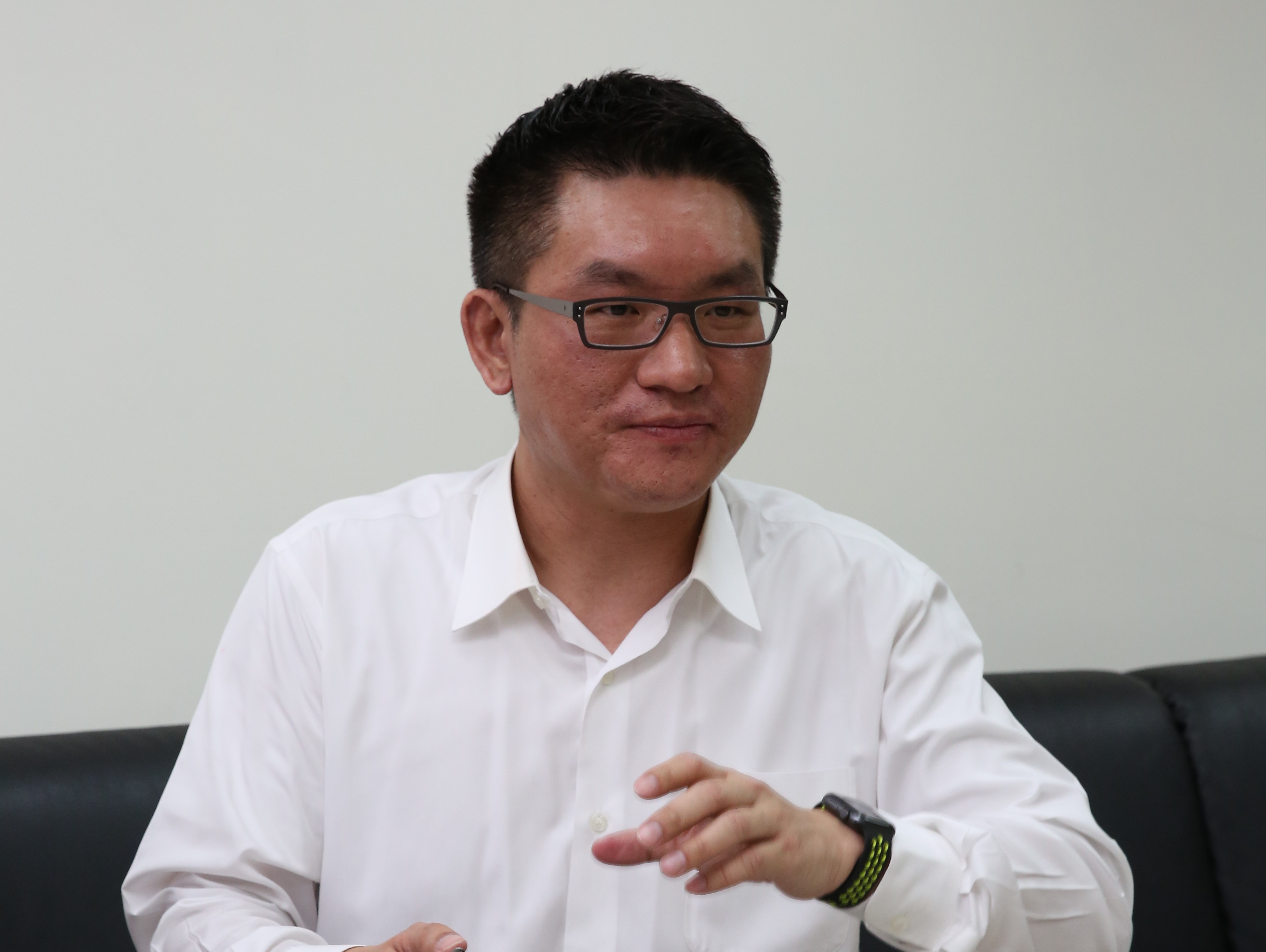 台北市議員童仲彥與女友邱薏吵架，借酒澆愁後，開車到基隆找郭姓女子，最後發生車禍。