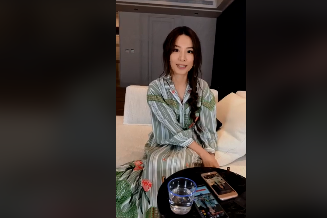 田馥甄昨晚首次開個人直播，邀歌迷進入〈自己的房間〉。（翻攝自田馥甄直播影片）