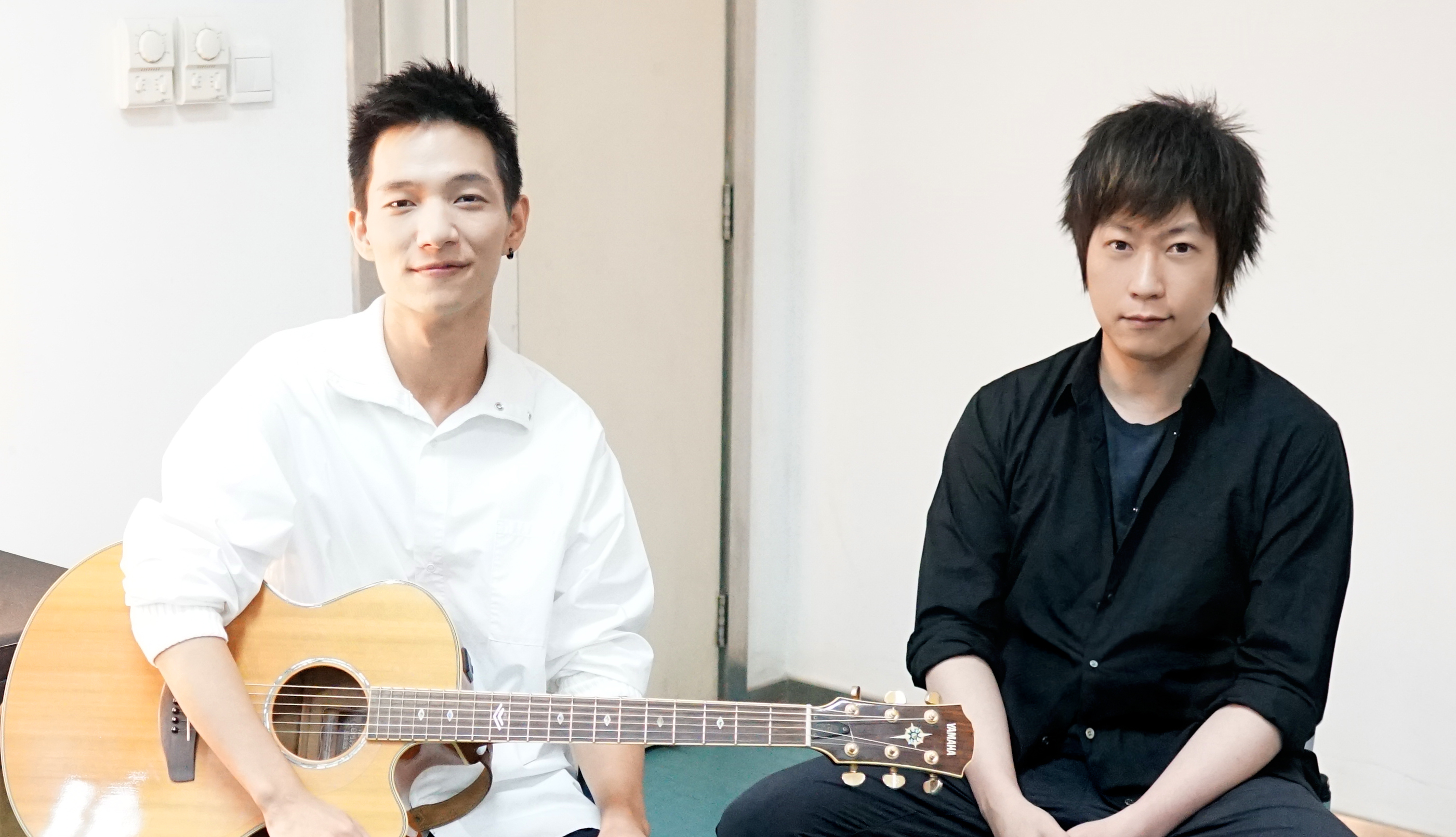 歌壇新人黃奕儒剛出道就被五月天阿信力挺、成為五月天上海演唱會暖場嘉賓，他笑說在3萬人面前演唱「很爽」。（相信音樂提供）