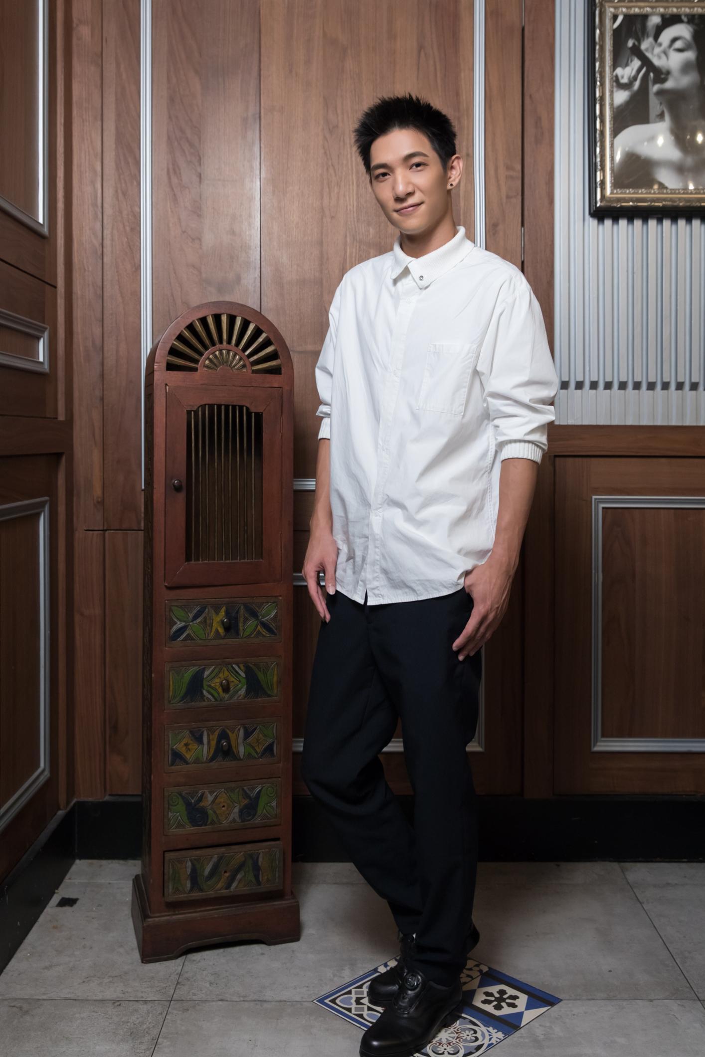 黃奕儒透露20歲時曾遇到大型車禍、在加護病房生死交關，這才立志朝向歌手發展。（相信音樂提供）