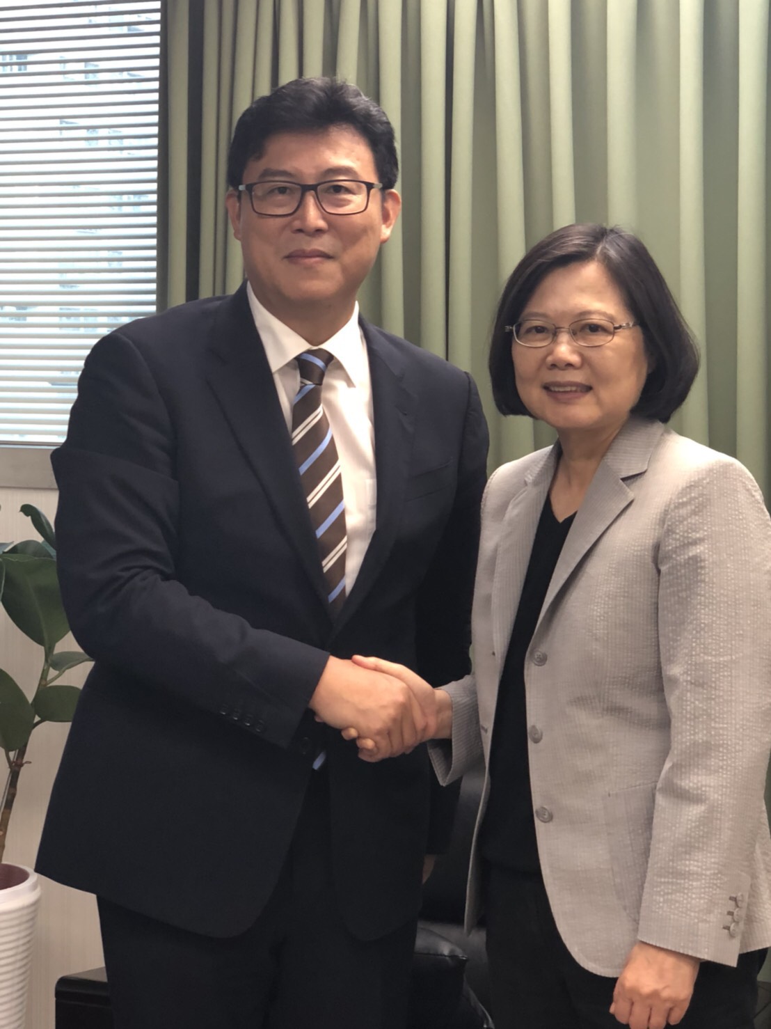 民進黨主席蔡英文曾在姚文智被提名參選台北市長後與姚會面。（姚文智辦公室提供）