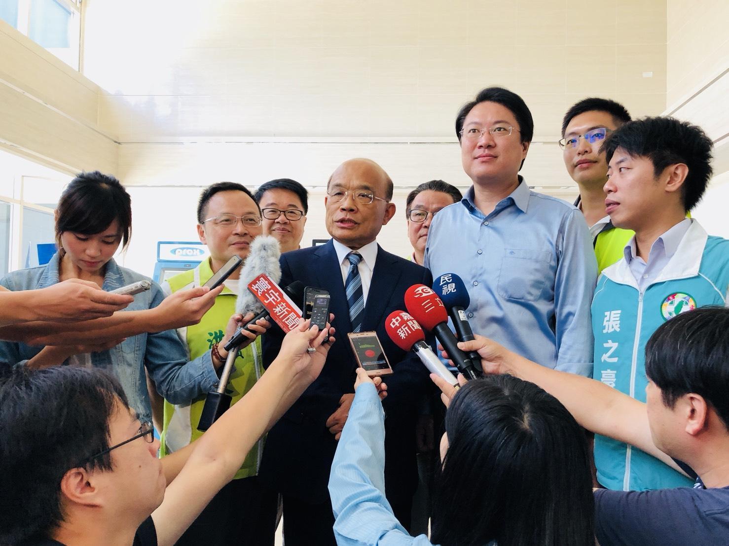 民進黨新北市長參選人蘇貞昌今與基隆市長林右昌合體。(蘇貞昌辦公室提供)