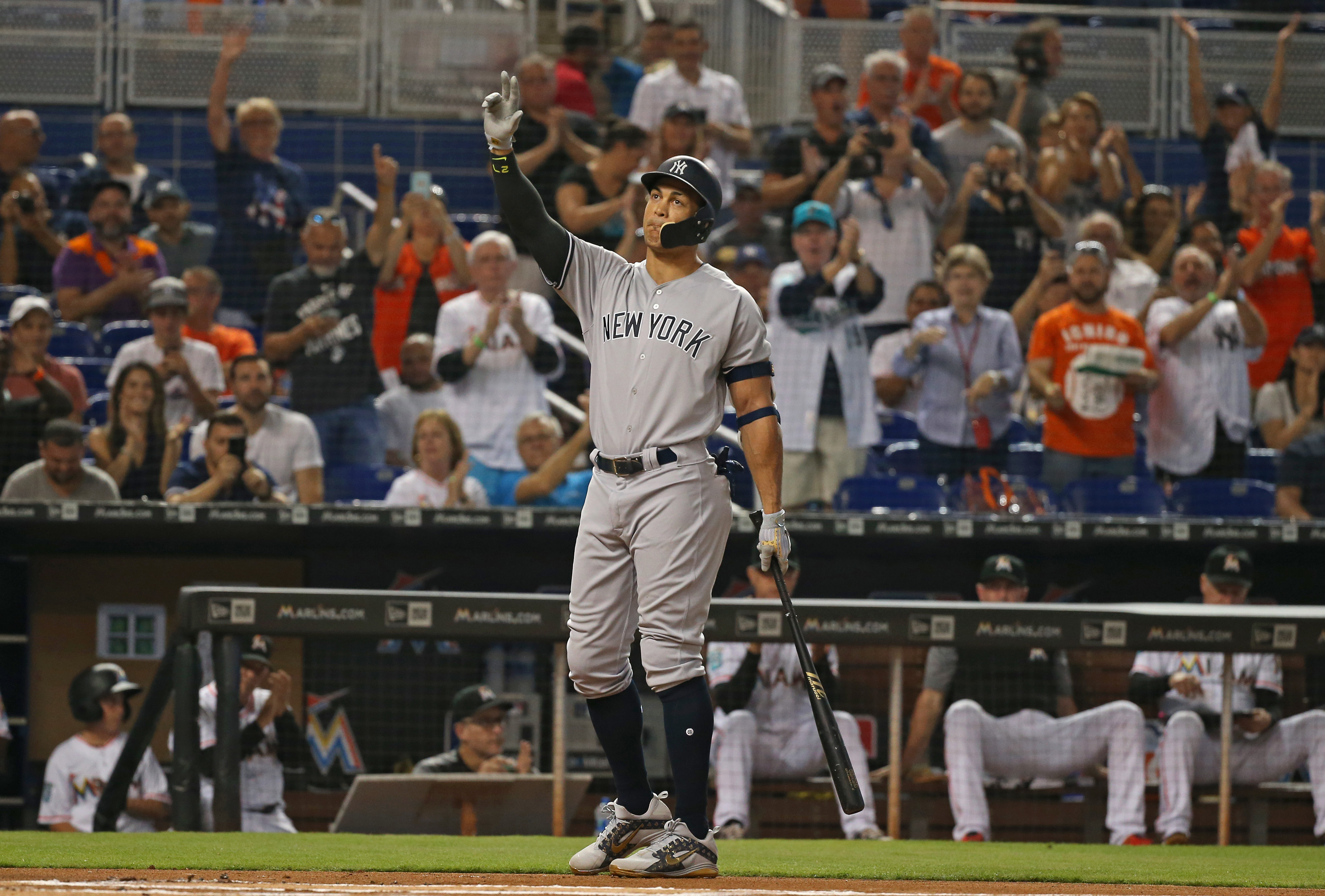 史坦頓首次重返「娘家」邁阿密獲得球迷滿堂彩，卻無緣敲出300轟里程碑。（東方IC）