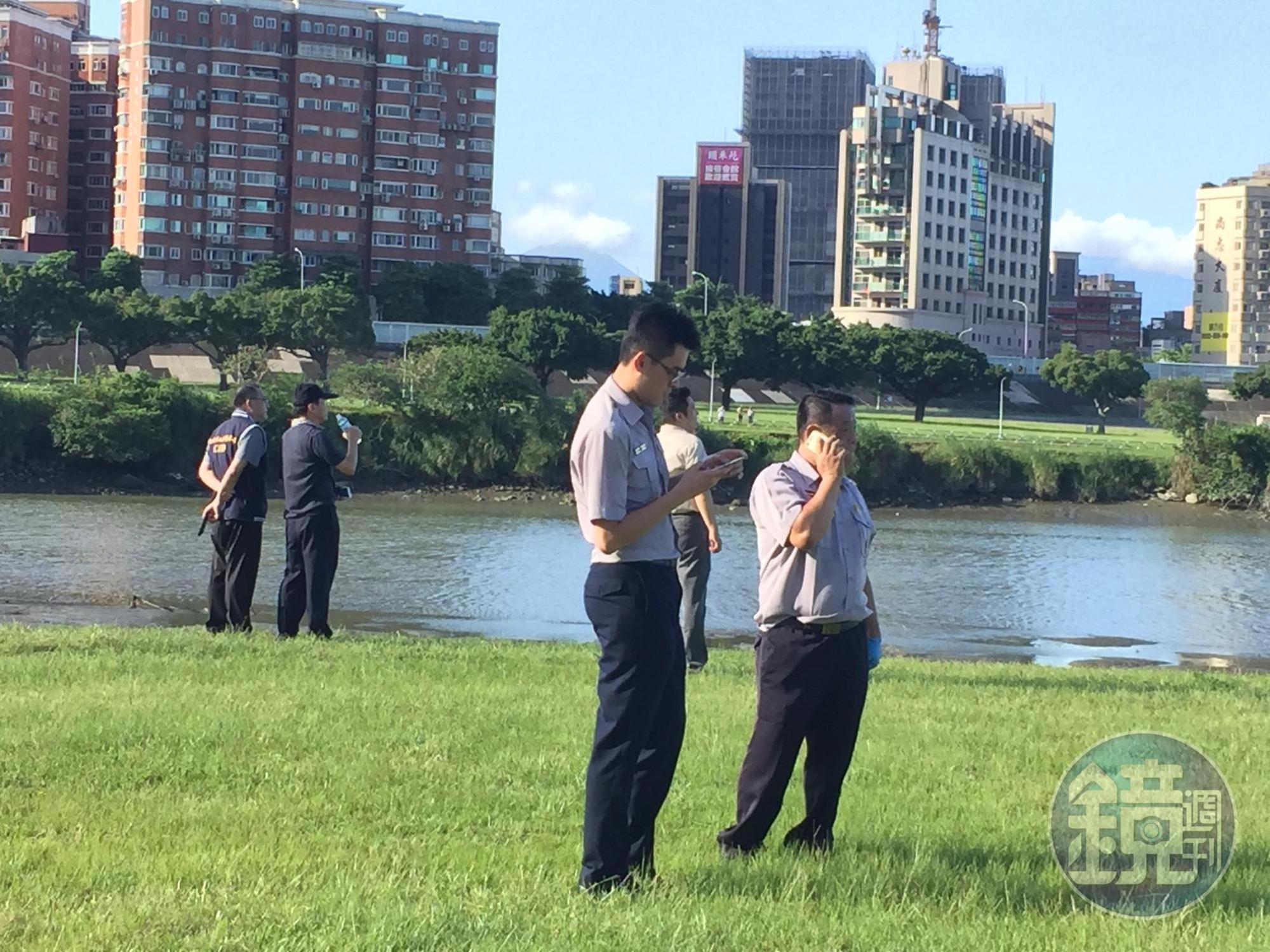 警方在中正橋旁河濱公園擴大搜索屍塊。