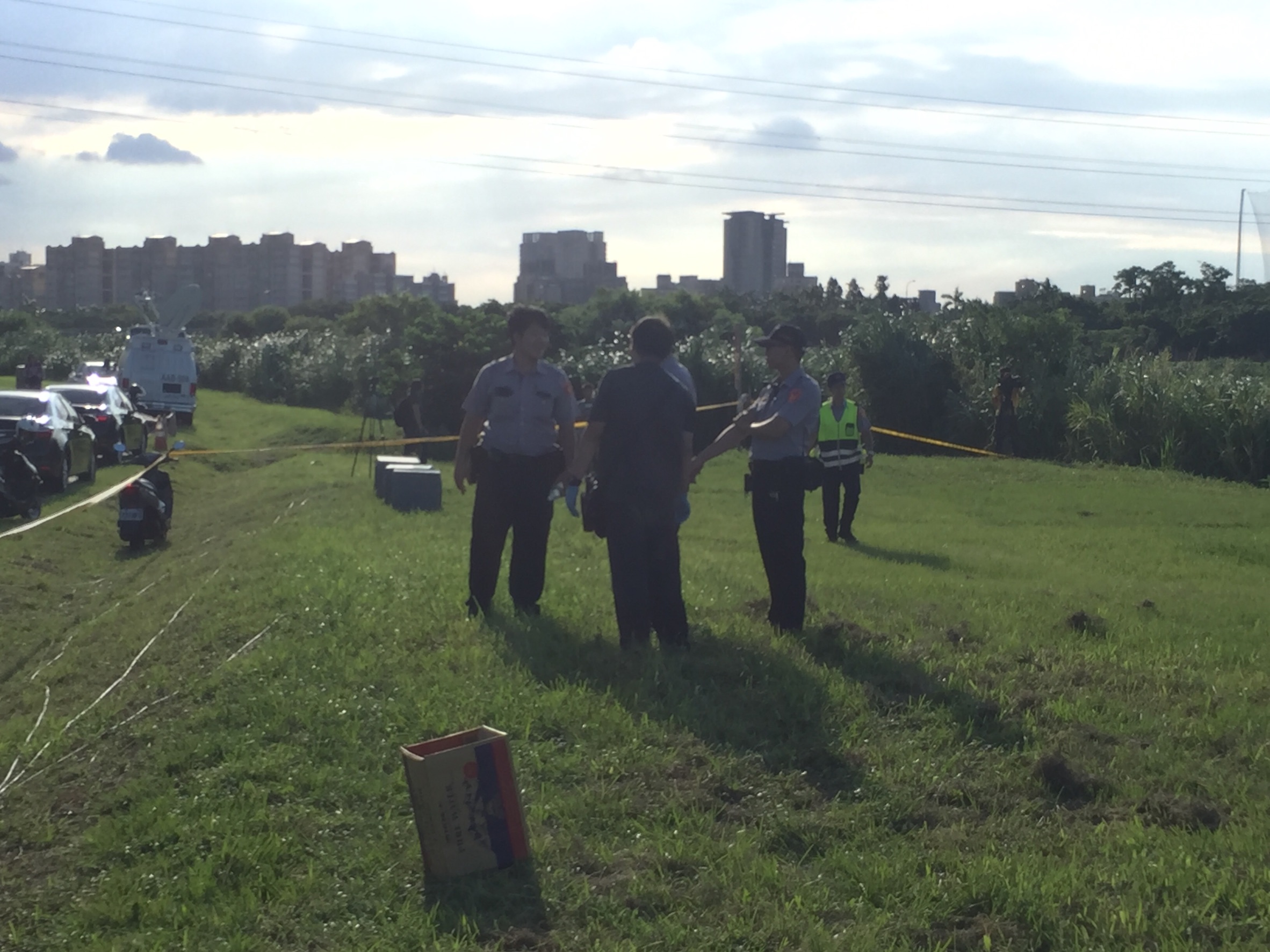 新北市永和區中正橋旁河堤驚見一具無頭男屍。